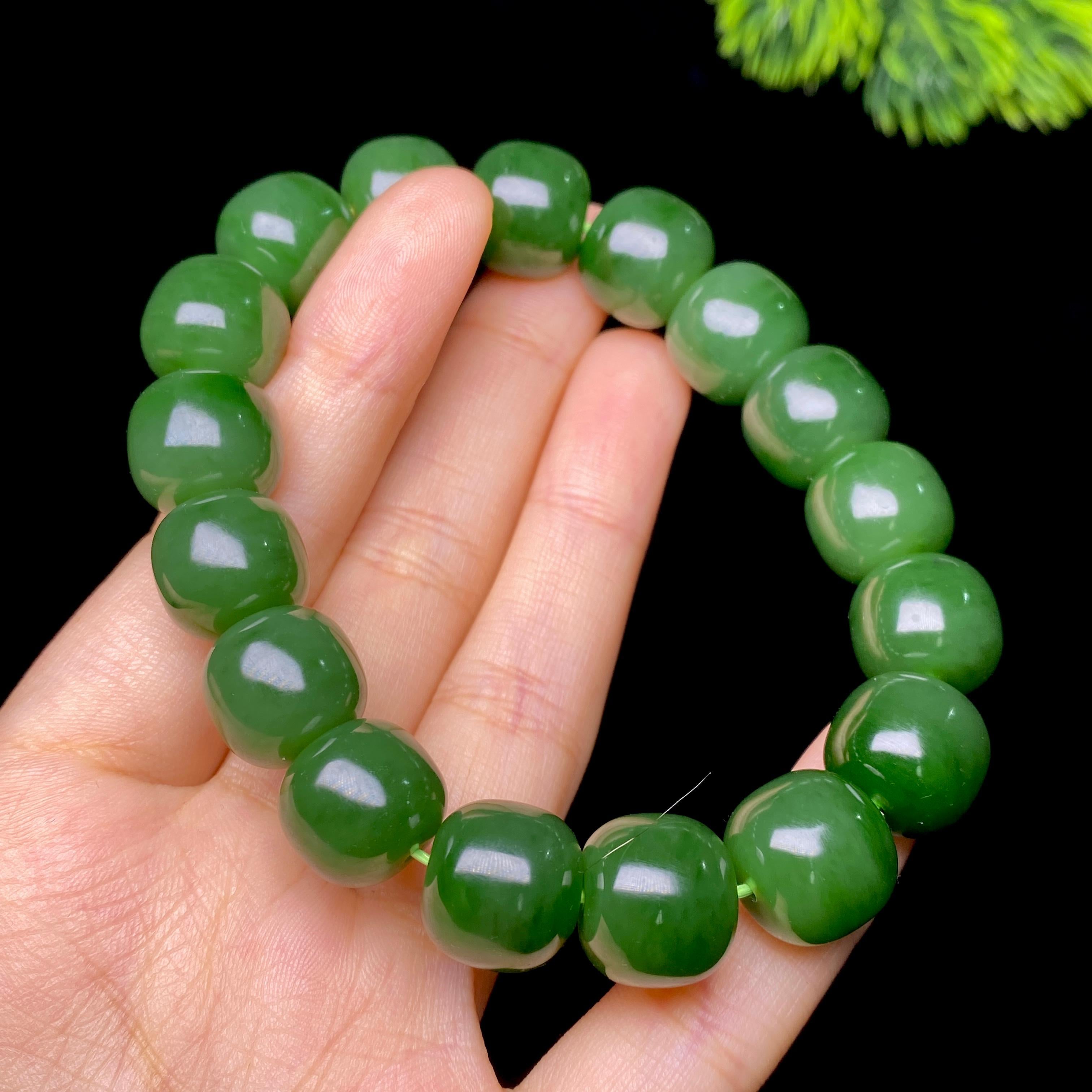 和田玉碧玉老型珠手串（62.4g） – 厚德载玉