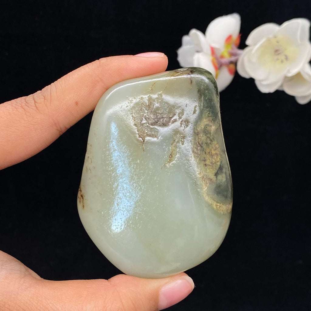 和田玉青白玉带翠籽料手把件（166.5g）