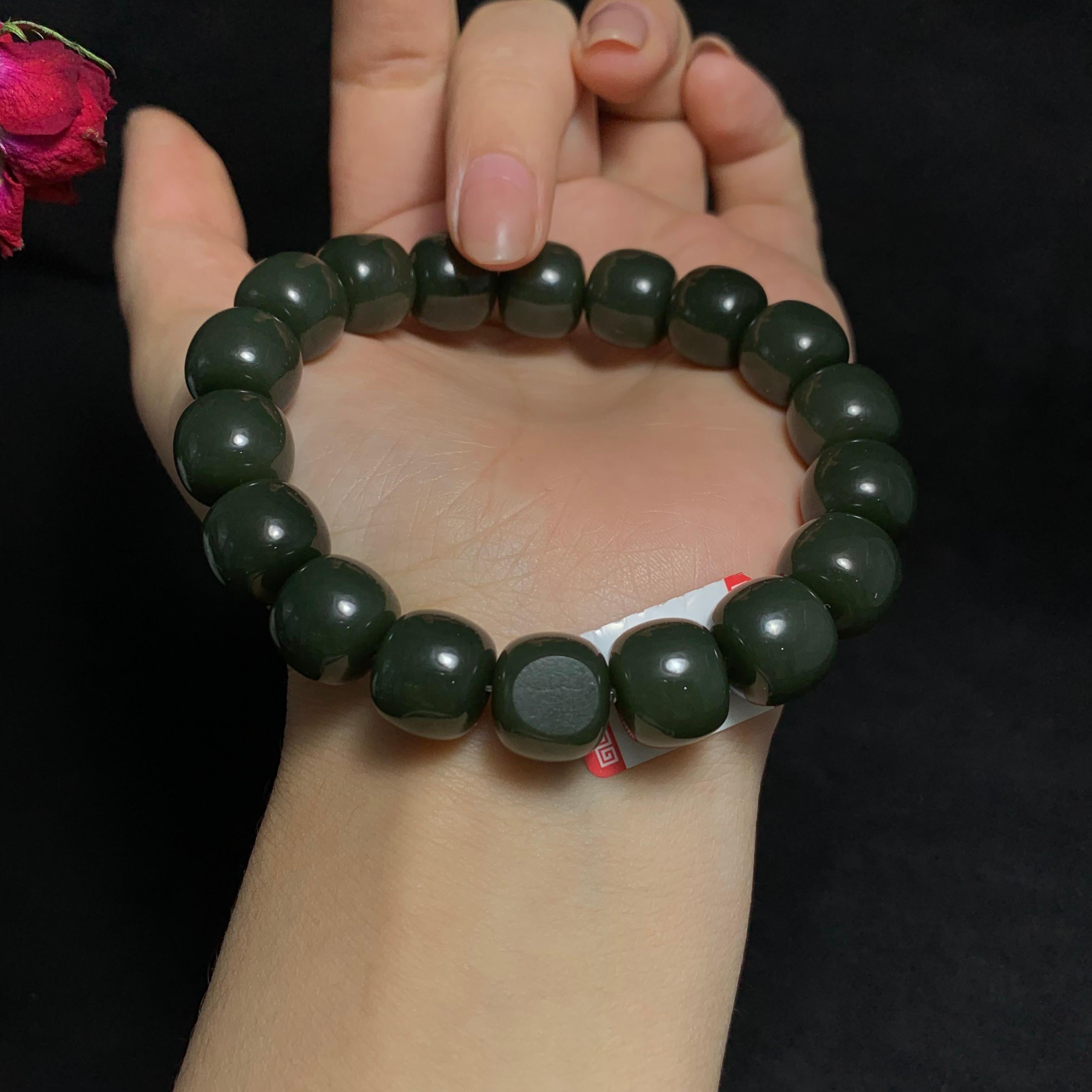 收藏级和田玉籽料沙枣青老型珠手串（67.6g）