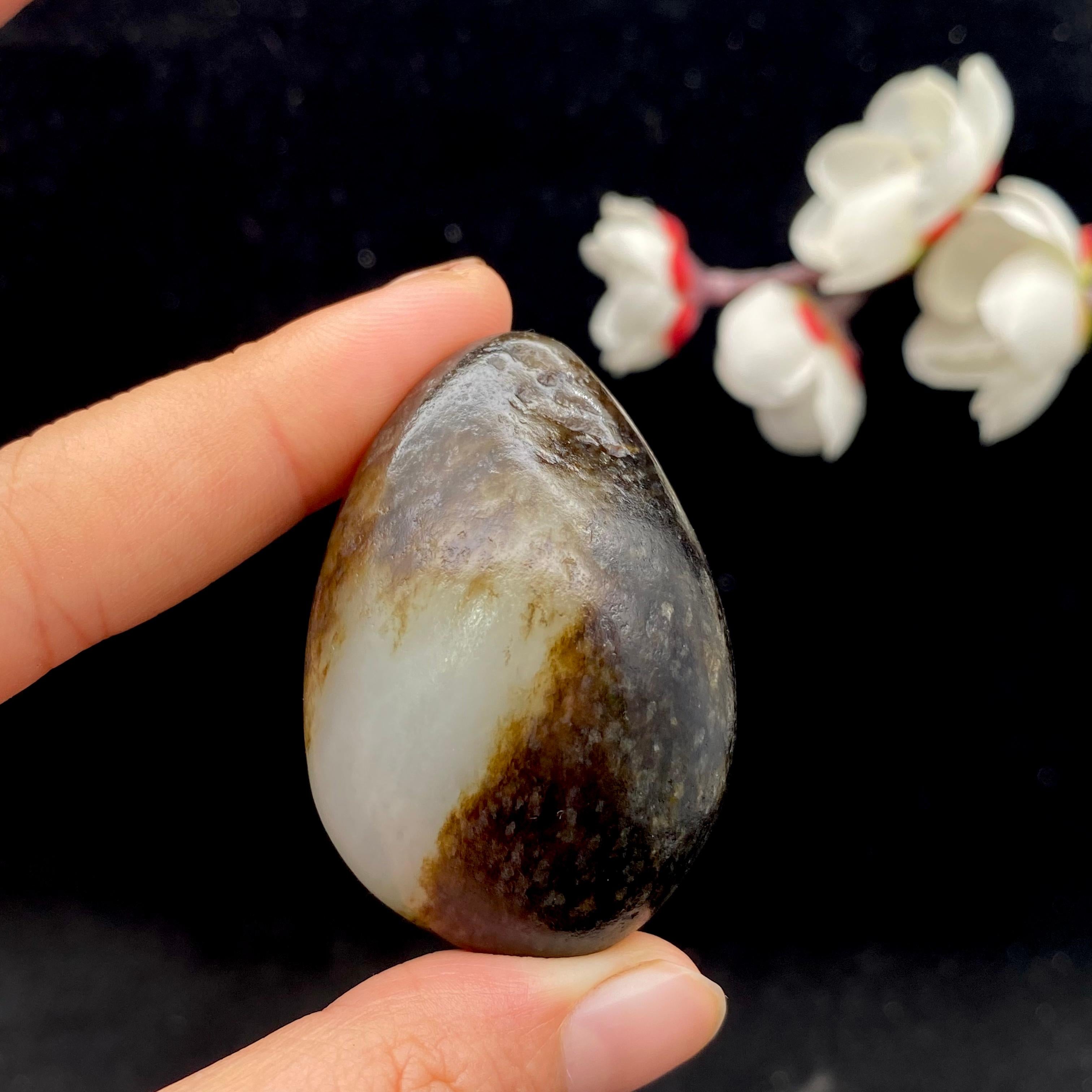 和田玉籽料无事牌（47.5g） – 厚德载玉