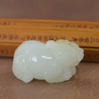 和田玉籽料洒金皮白玉貔貅挂件（76.3g）