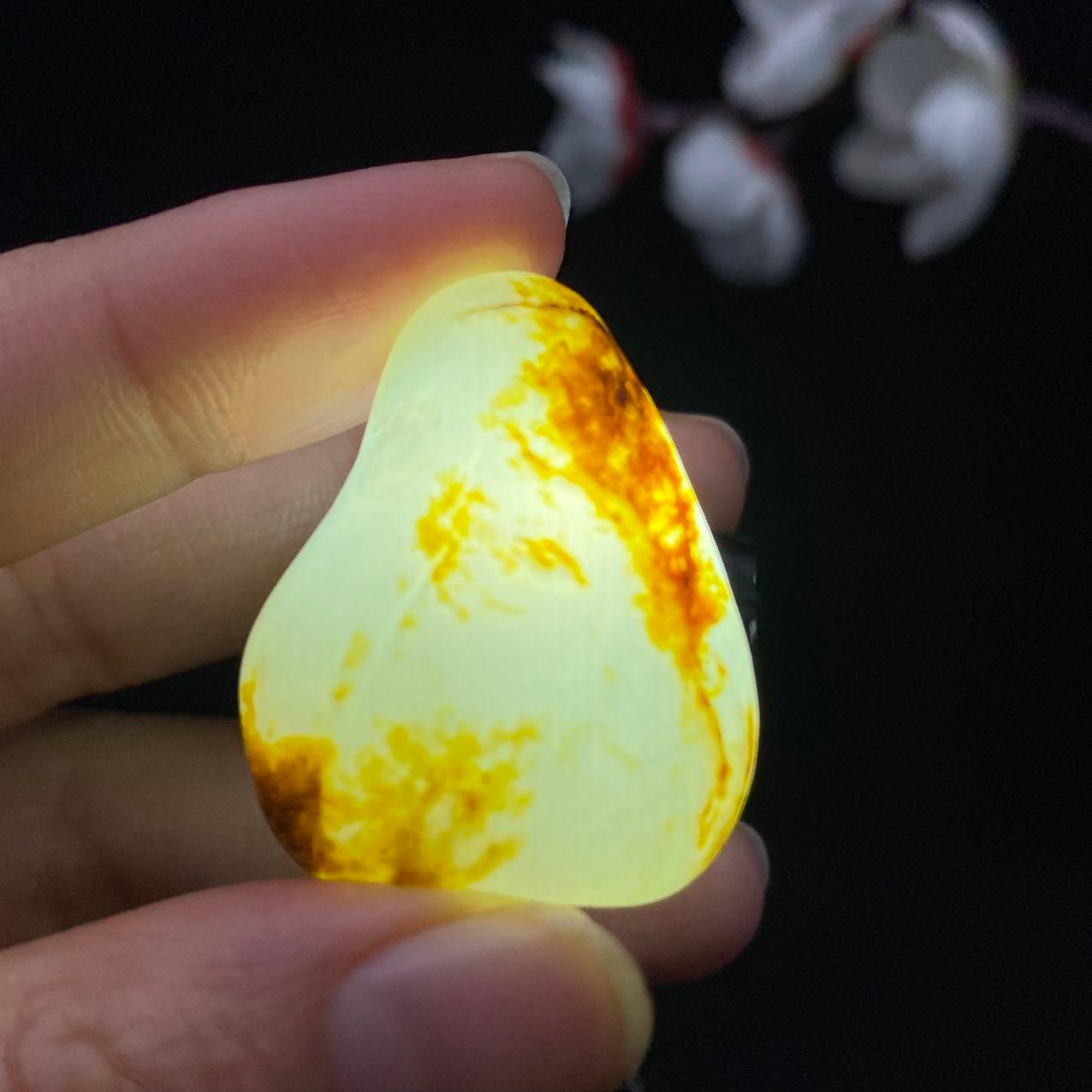 和田玉黄皮籽料（15.2g）