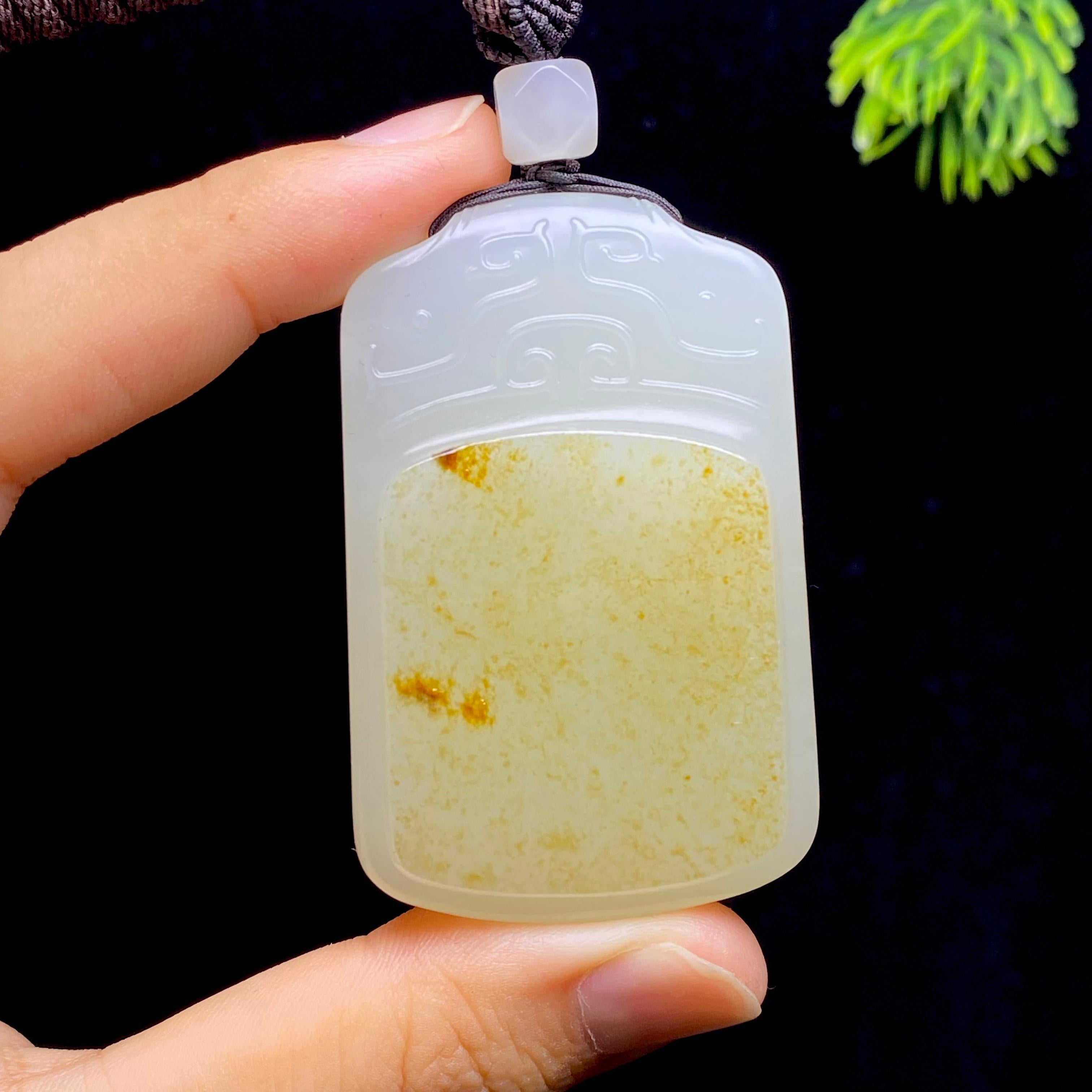 和田玉籽料无事牌（61.7g）