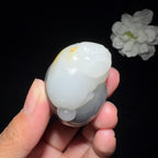 精品和田玉青花籽料发财猪挂件（54.6g）