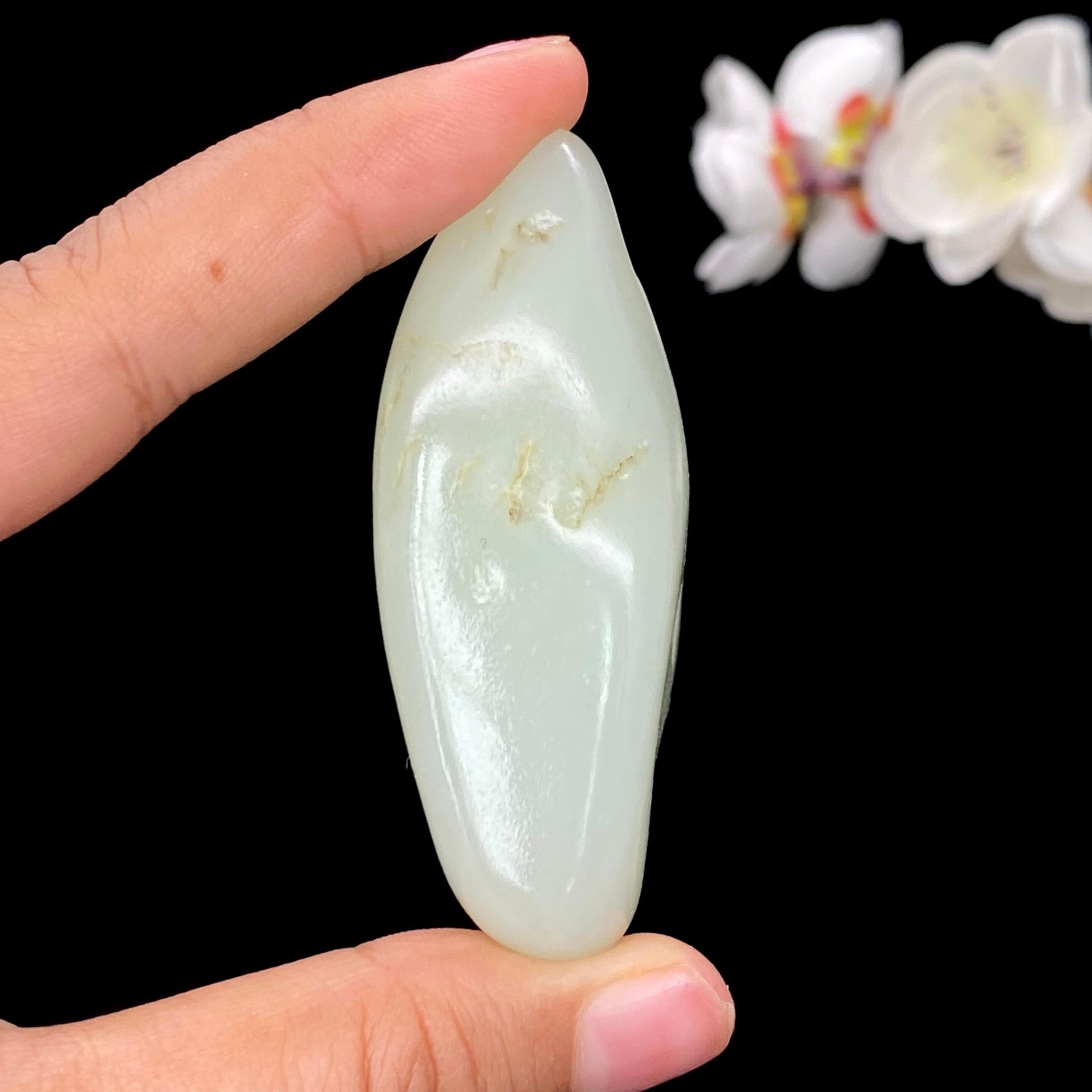 和田玉青白玉籽料手把件（89.3g）