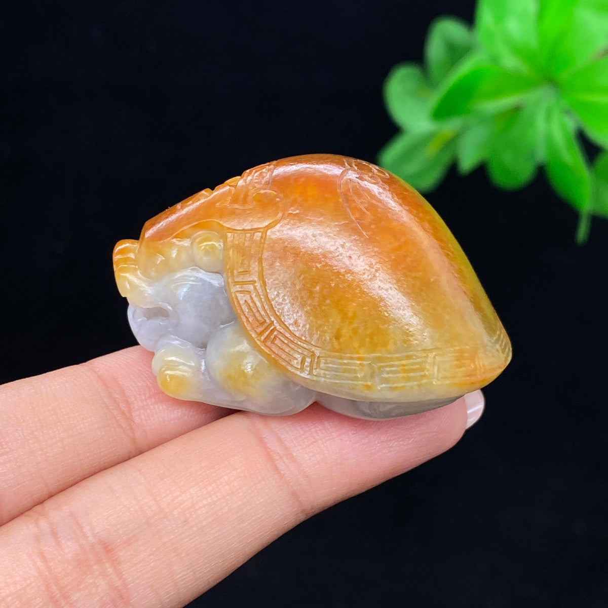 和田玉黄沁皮籽料【龙龟】小手把件（53.6g）