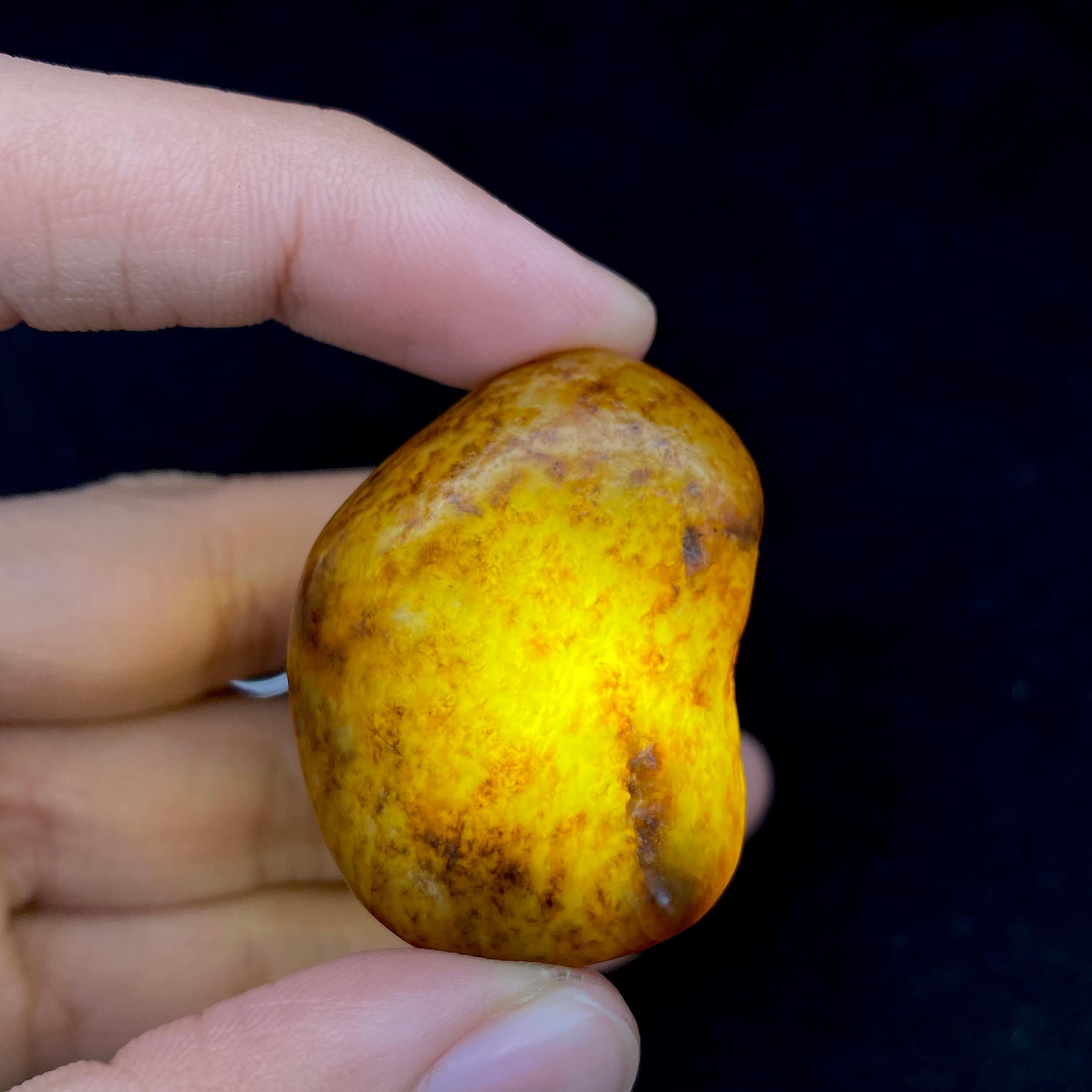 和田玉洒金皮青籽料原石（24.4g）