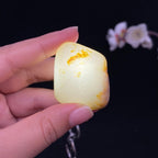 和田玉白玉带黄皮籽料挂件（32.8g）