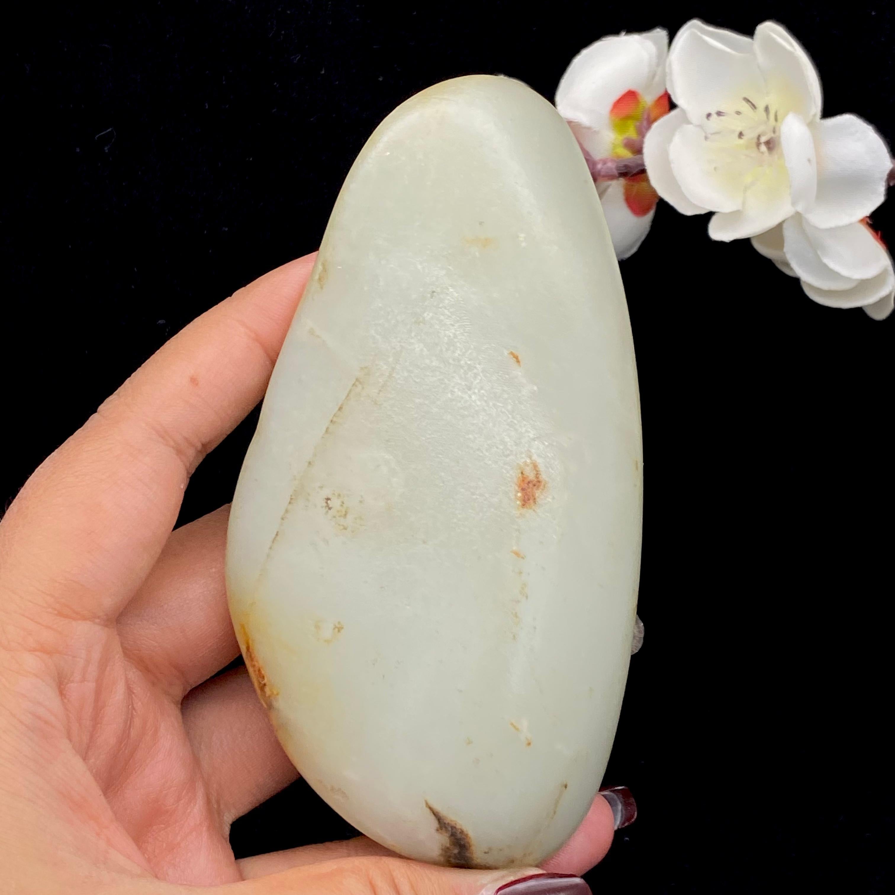 天然青白和田玉約830g 貔貅親子同心手彫り 一つ玉石一刀彫 黄楊WWFT074 天然青白和田玉約830g 貔貅親子同心手彫り 一つ玉石一刀彫 黄楊WWFT074