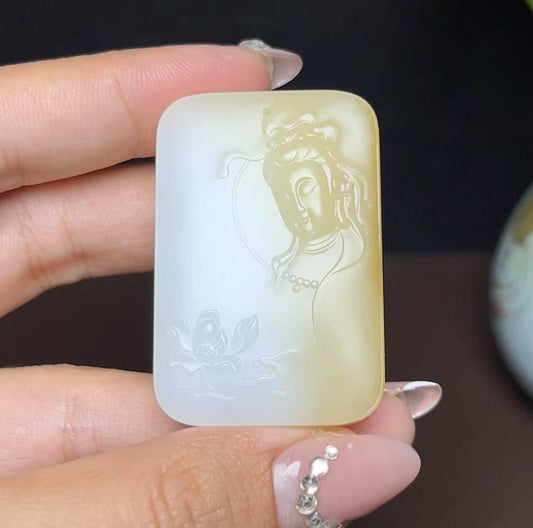高品质和田玉糖白羊脂玉观音（38.6g）