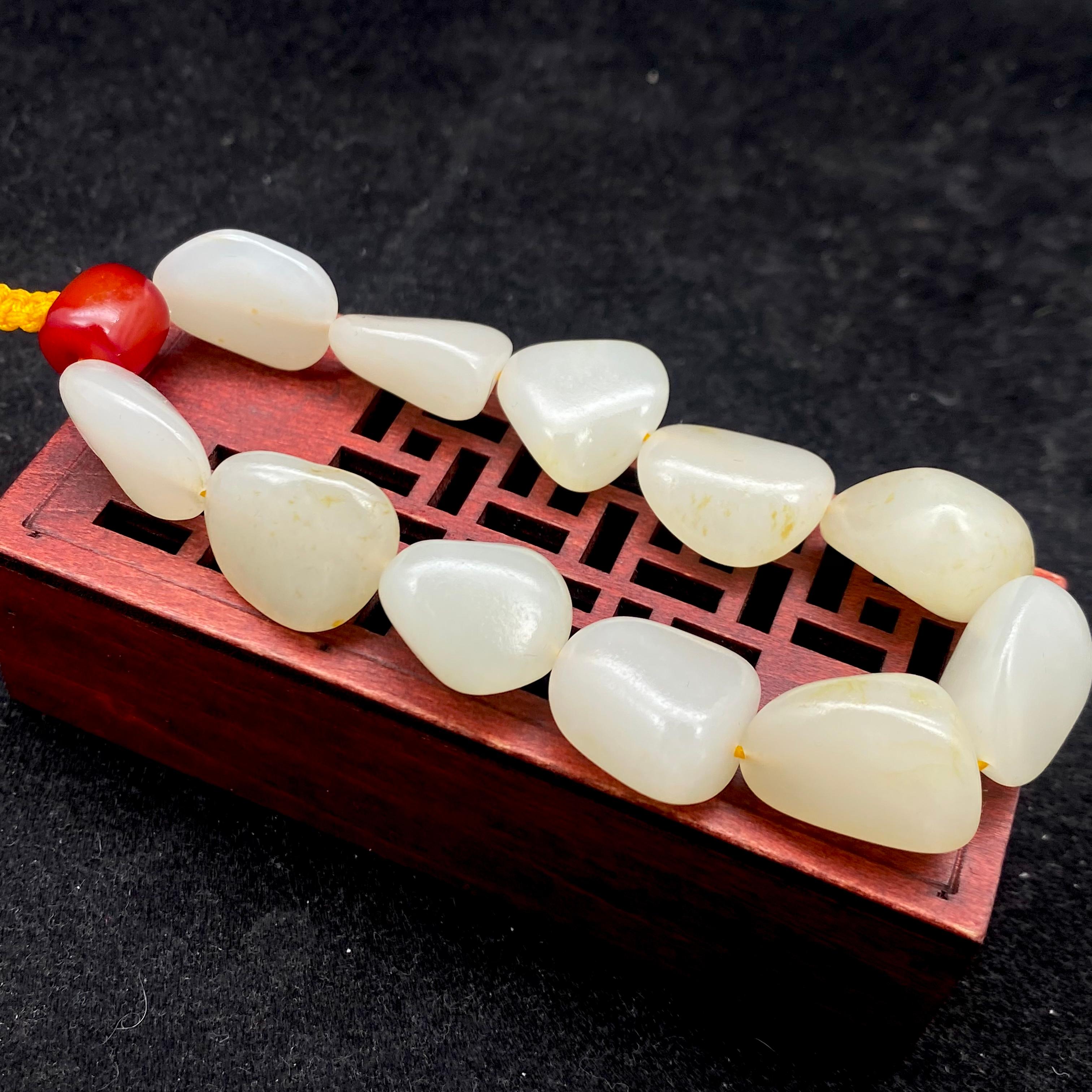 和田玉洒金皮【精品手串】（52.3g）
