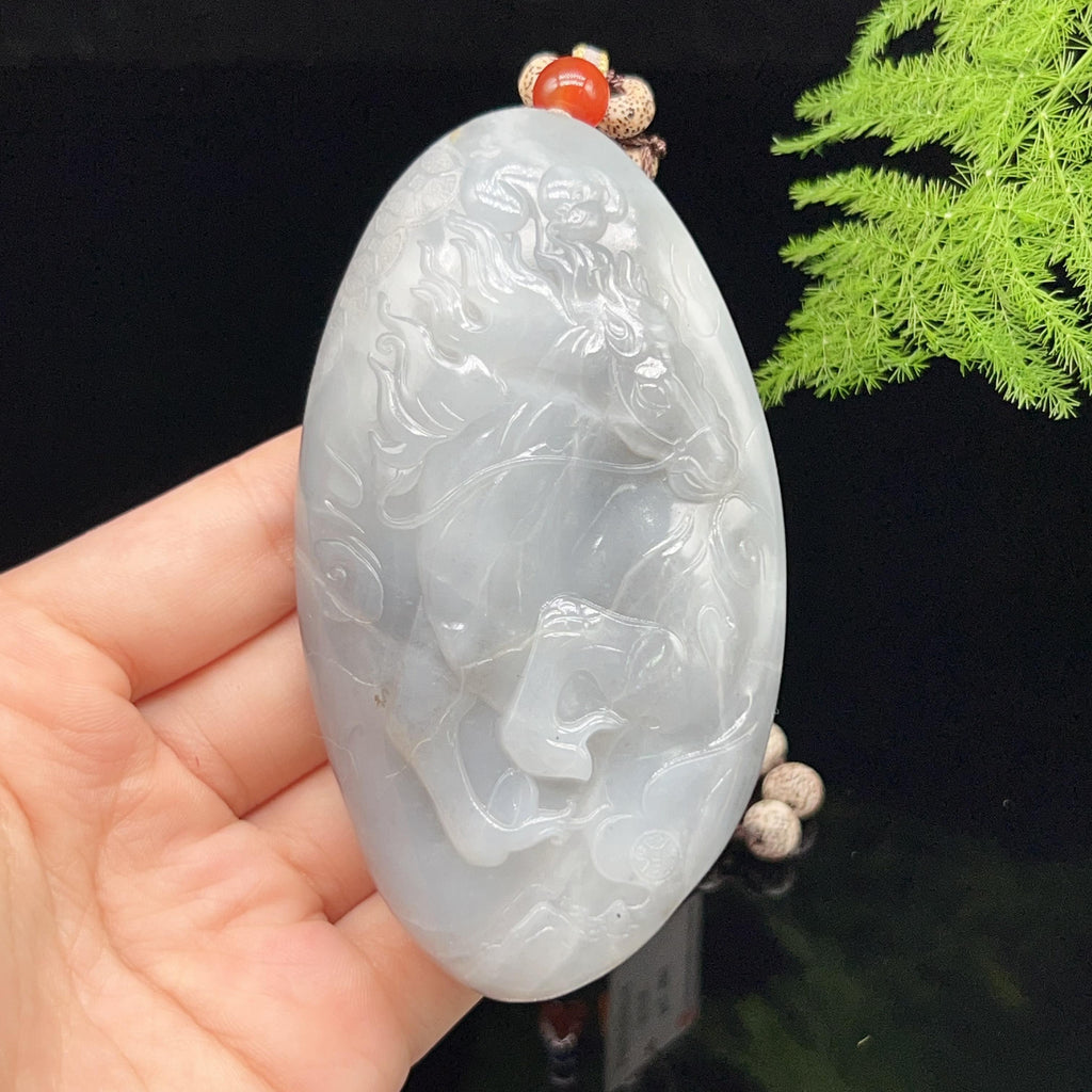 和田玉籽料青花马上封侯把件（189.7g）