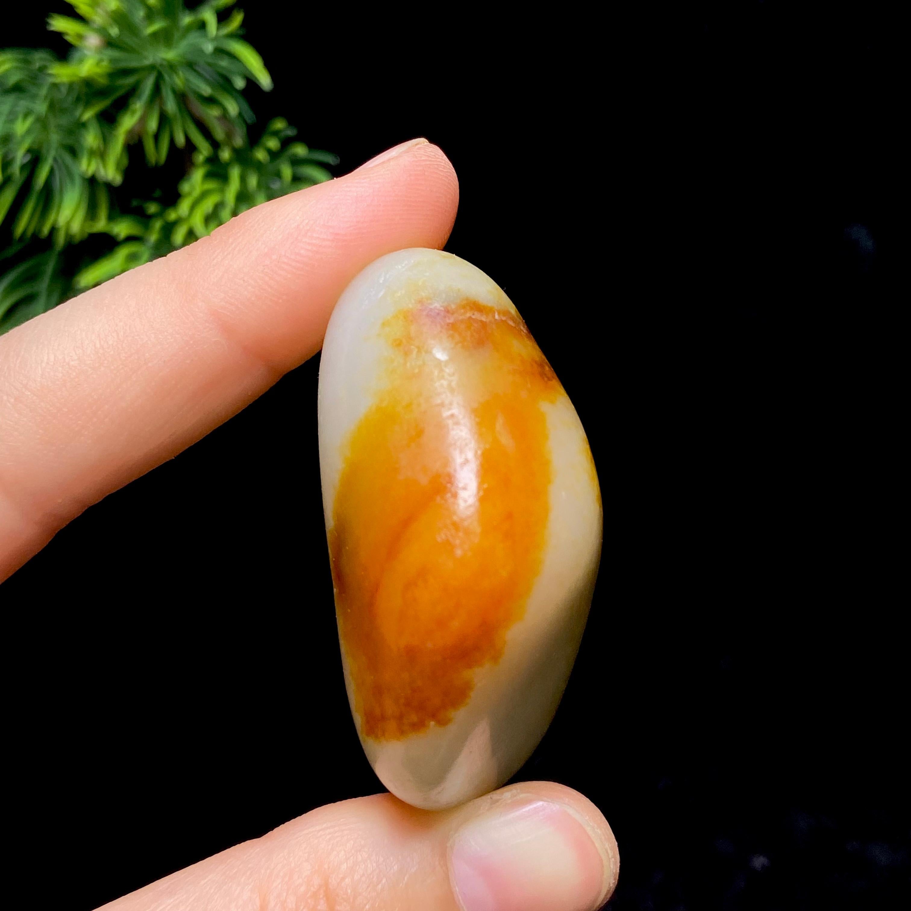 和田玉黄沁皮籽料（67.5g）