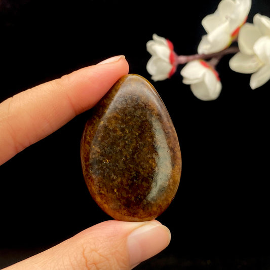 和田玉红皮籽料原石（26.5g）