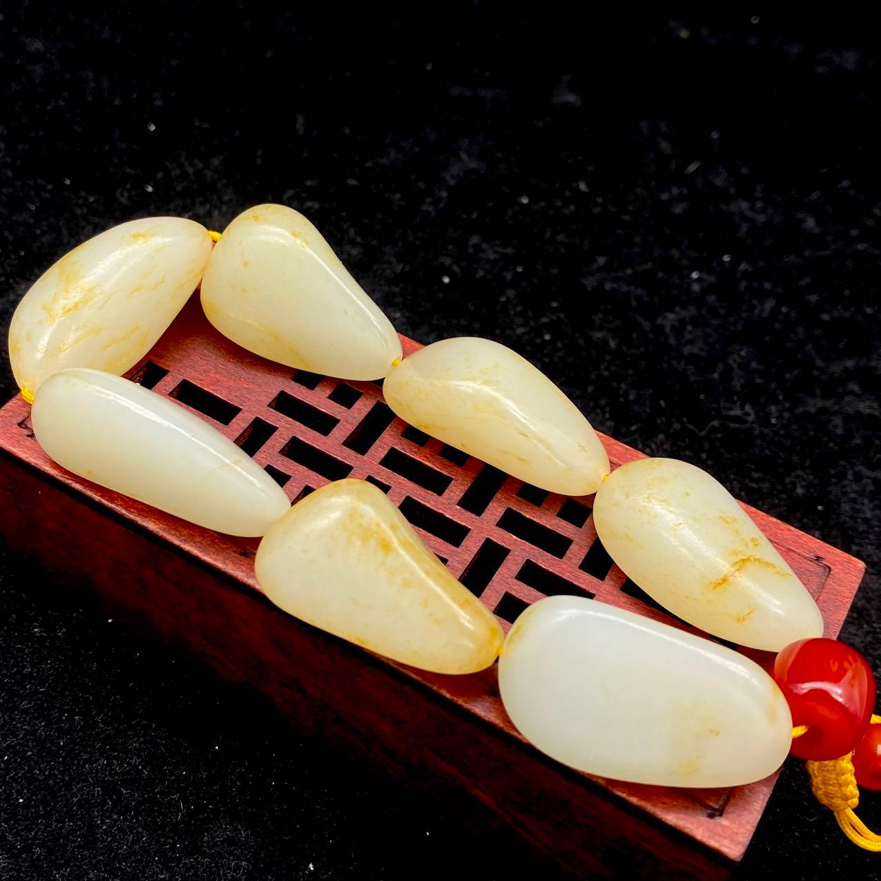 和田玉洒金皮【精品手串】（68.4g）