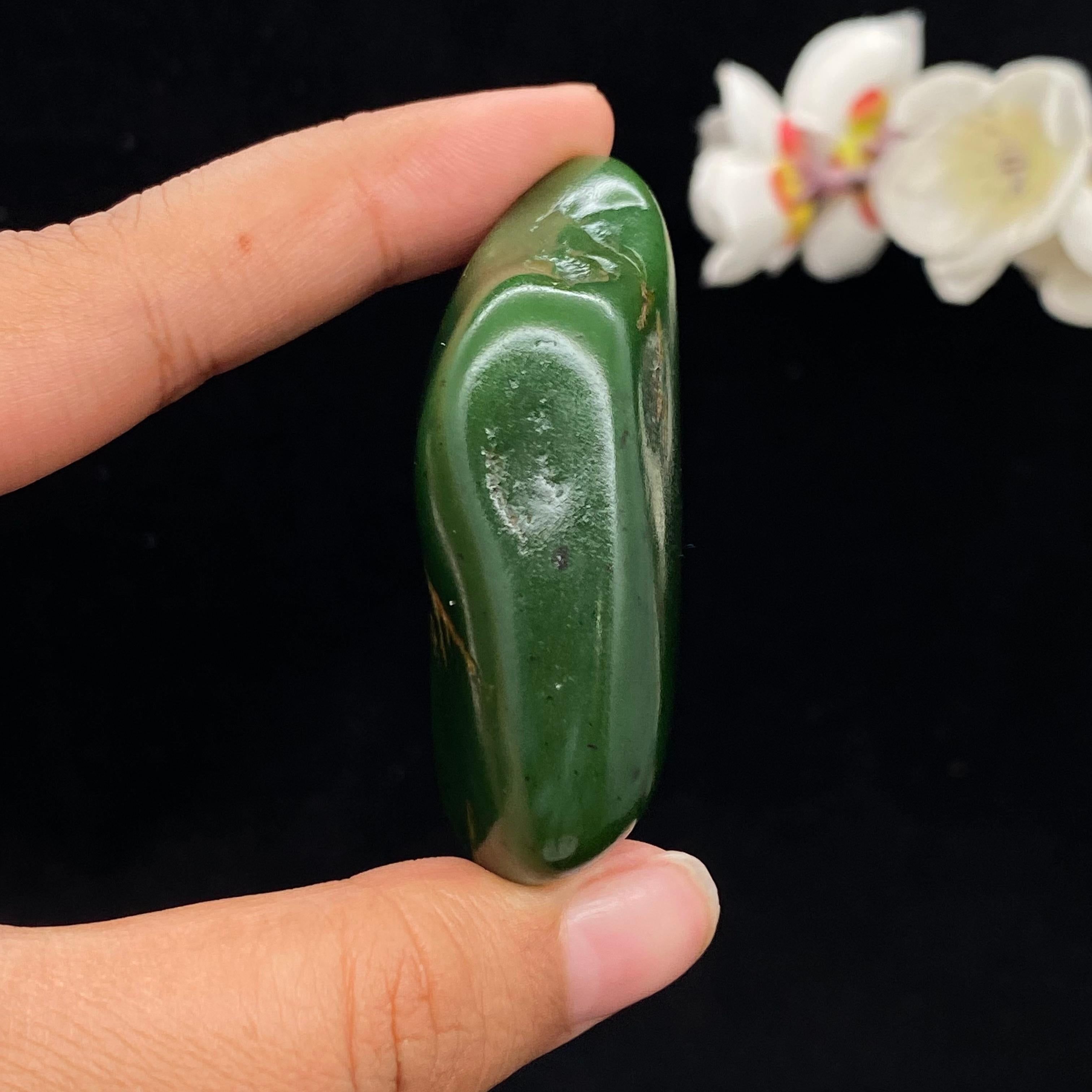 和田玉碧玉籽料手把件（71.4g）