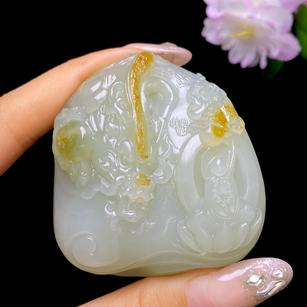 和田玉籽料龙行天下手把件（132.2g）