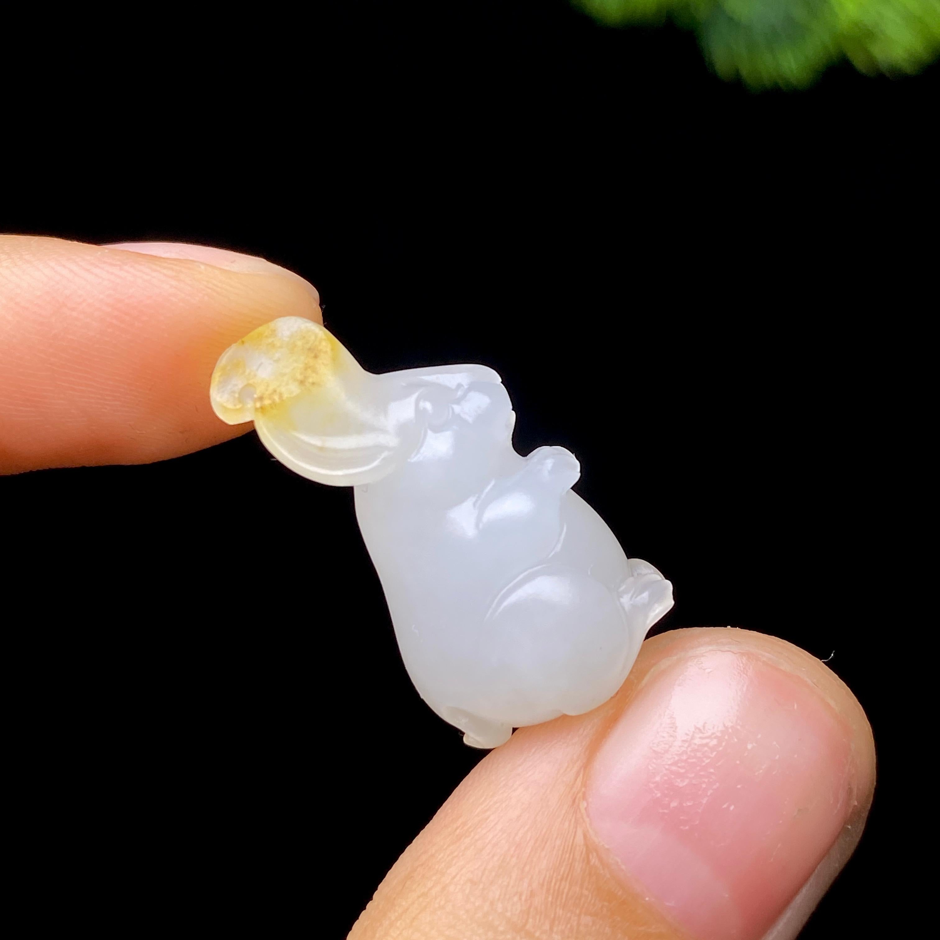 和田玉籽料兔子挂件（4.0g）