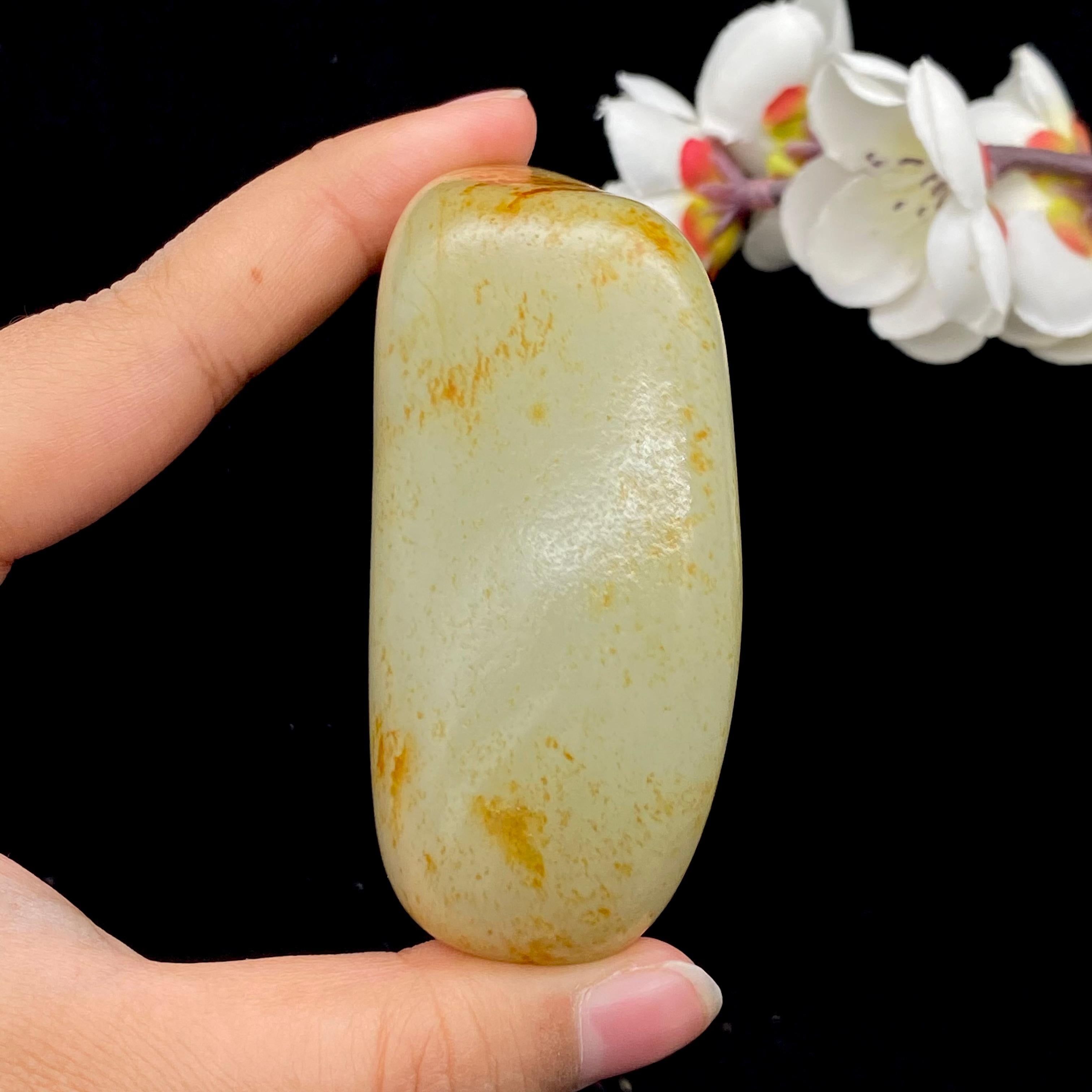 和田玉洒红皮籽料手把件（166.3g）