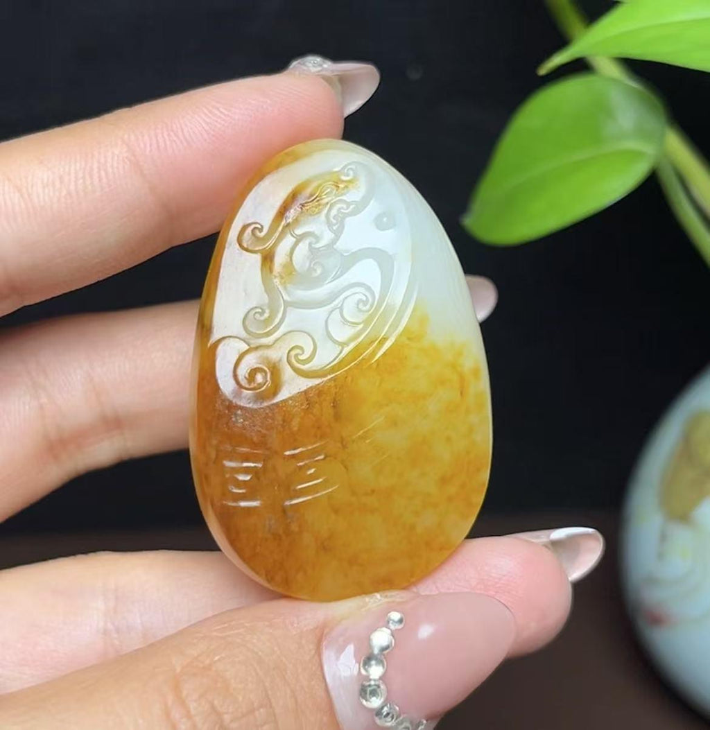 和田玉籽料红皮白肉仿古龙挂件（29.2g）