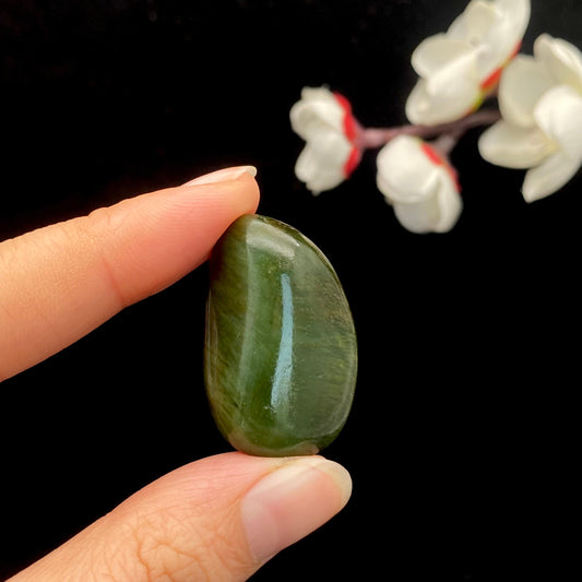 和田玉沙枣青籽料原石（13.7g）