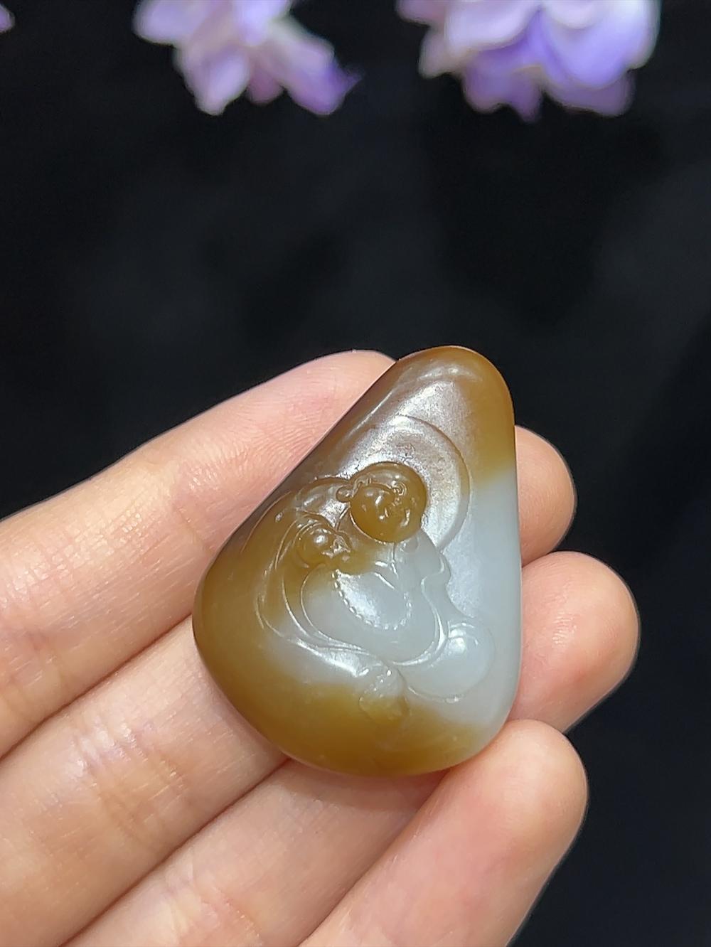 和田玉新疆且末料糖羊脂玉弥勒笑佛（15.5g）
