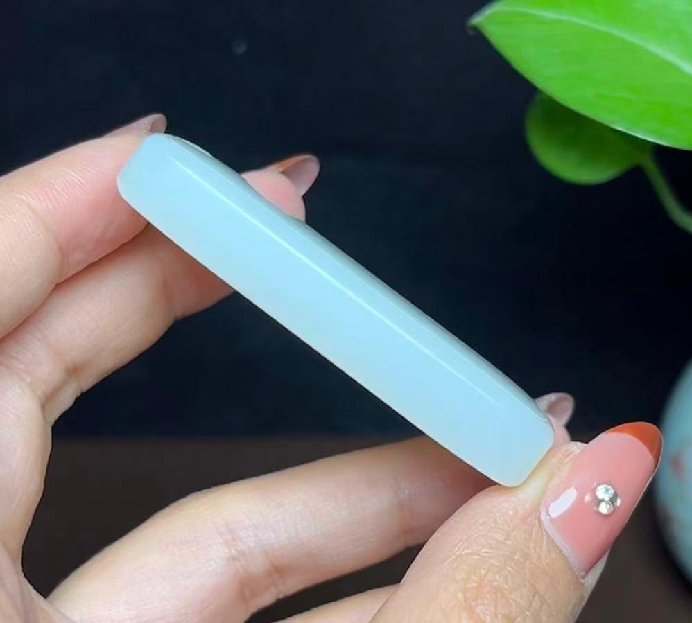 新疆和田玉且末料羊脂玉平安无事牌（56.2g）