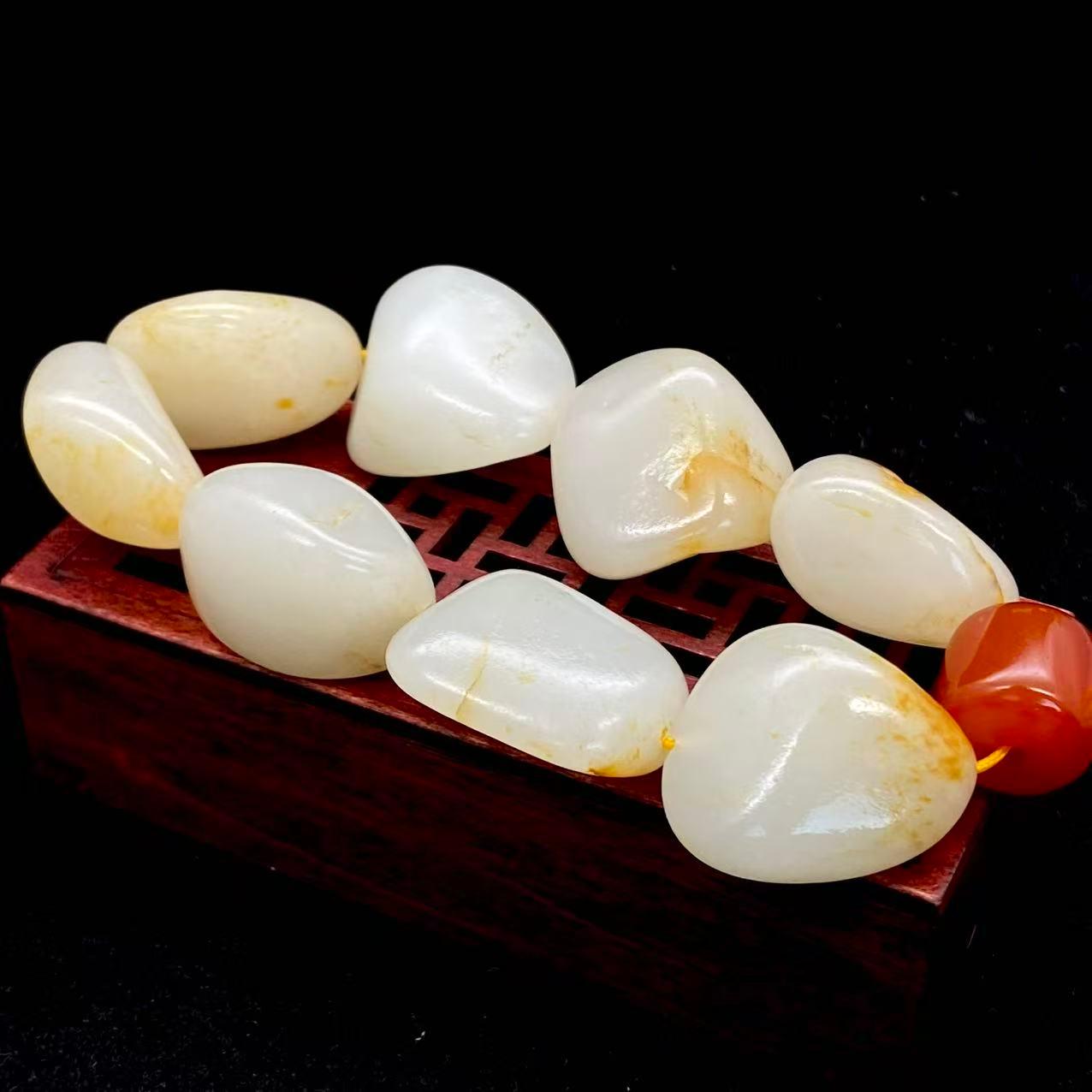 和田玉洒金皮籽料【精品手串】（103.9g）