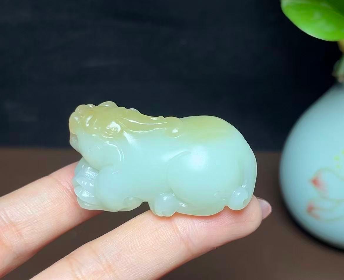 新疆和田玉且末蓝糖料貔貅（47.6g）