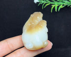 和田玉天地糖白羊脂玉子母貔貅携子上朝（94.9g）