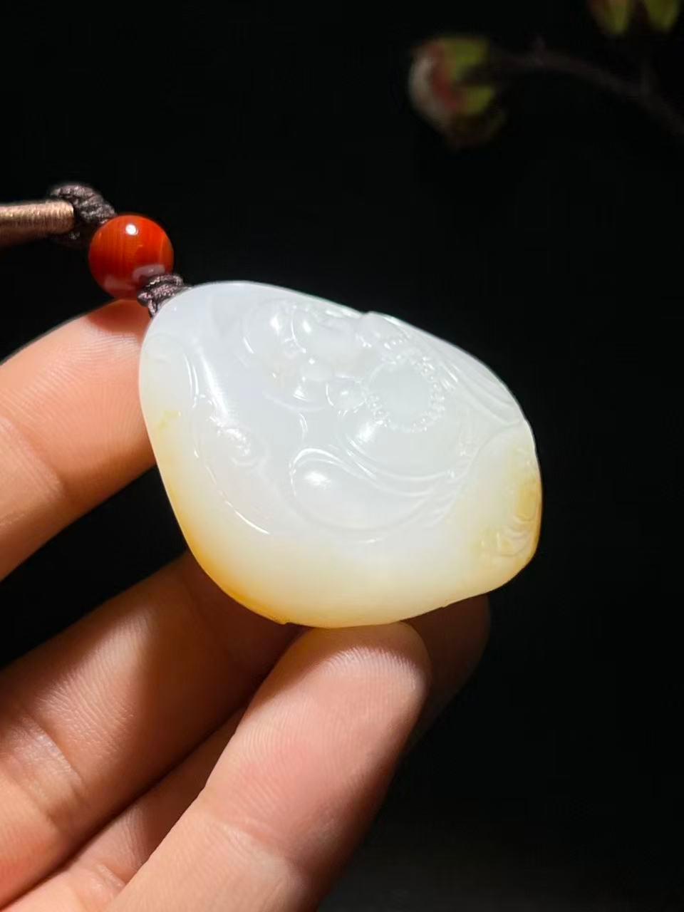 和田玉籽料佛公（48.9g）