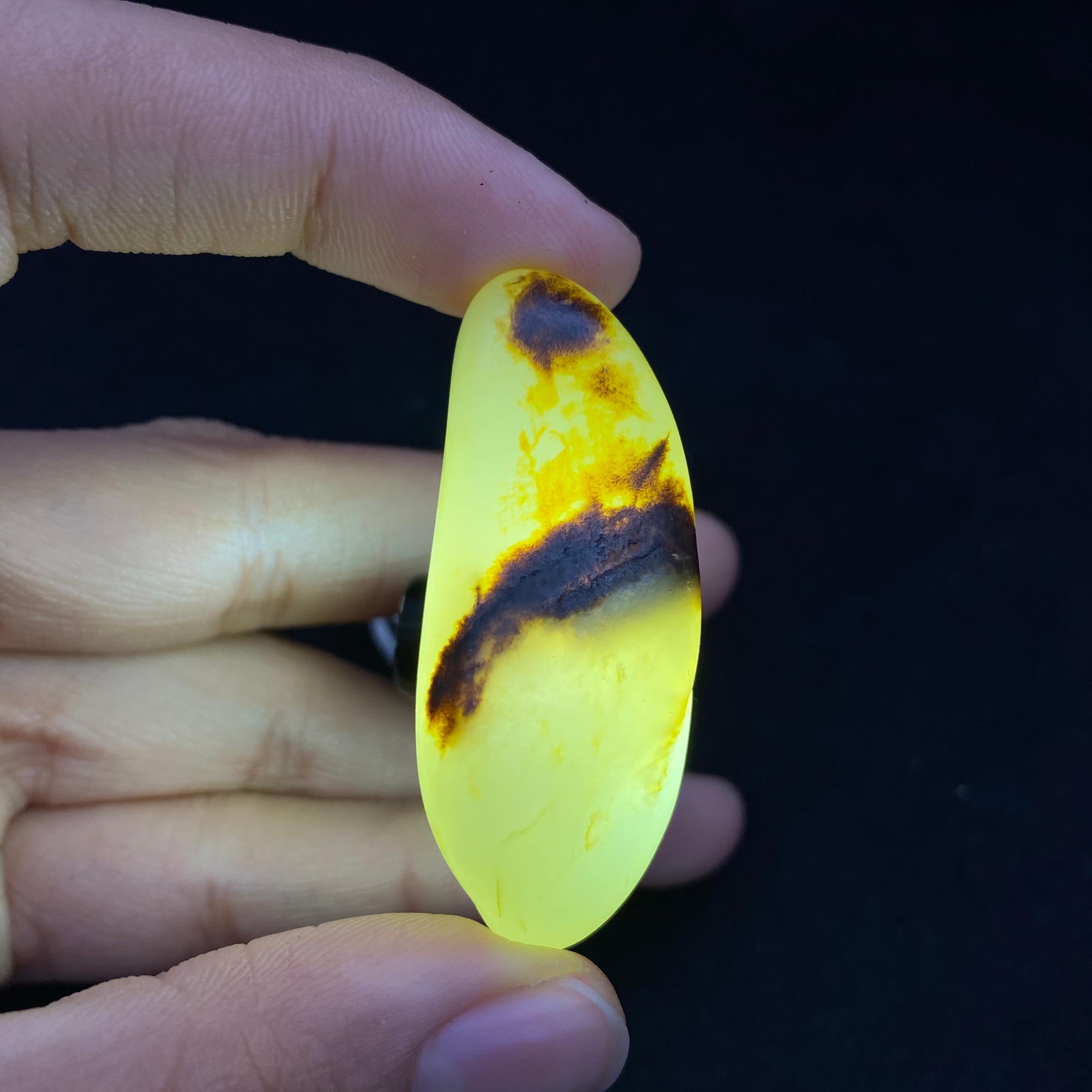 和田玉聚红皮籽料原石（23.2g）
