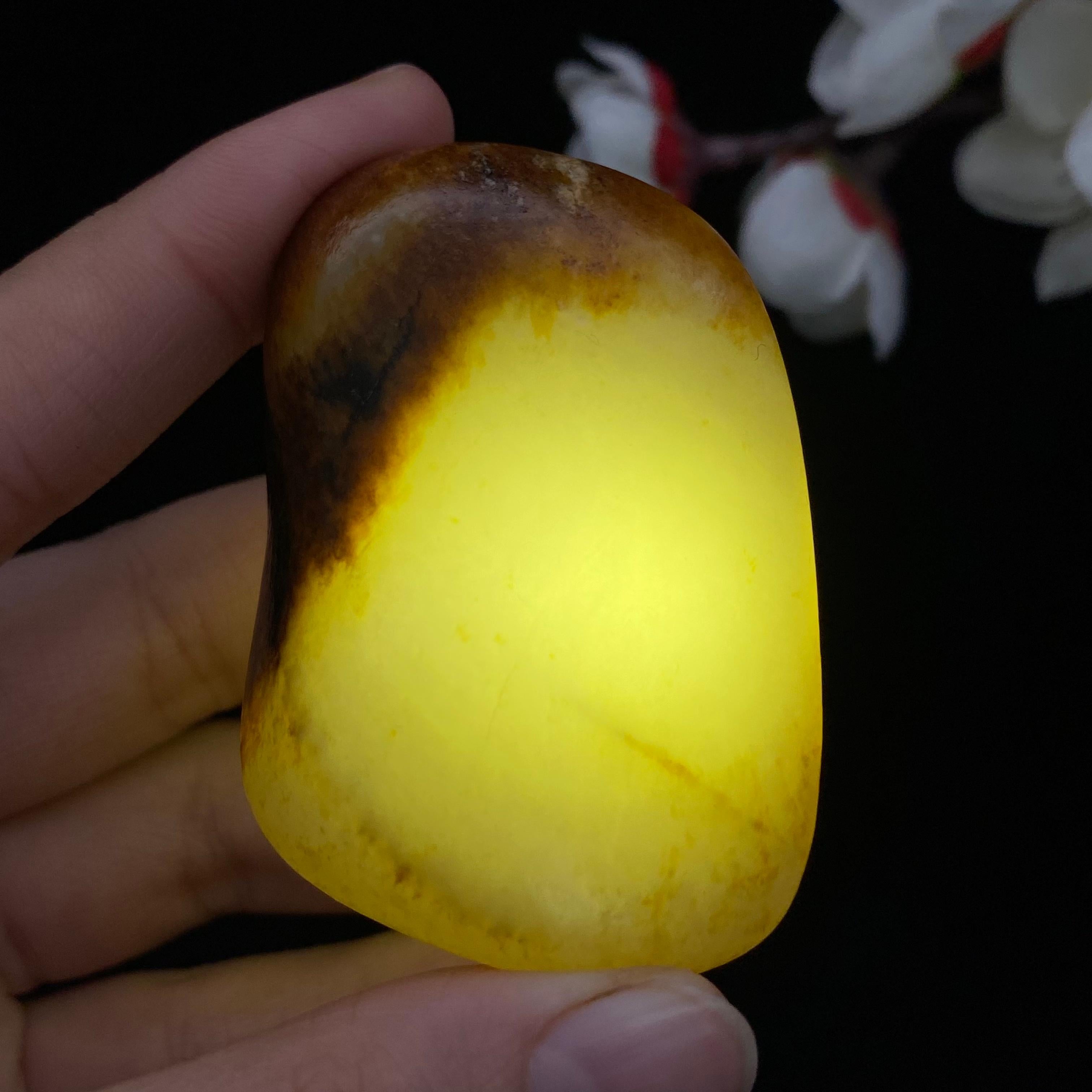 和田玉聚红皮籽料大挂件（60.8g）