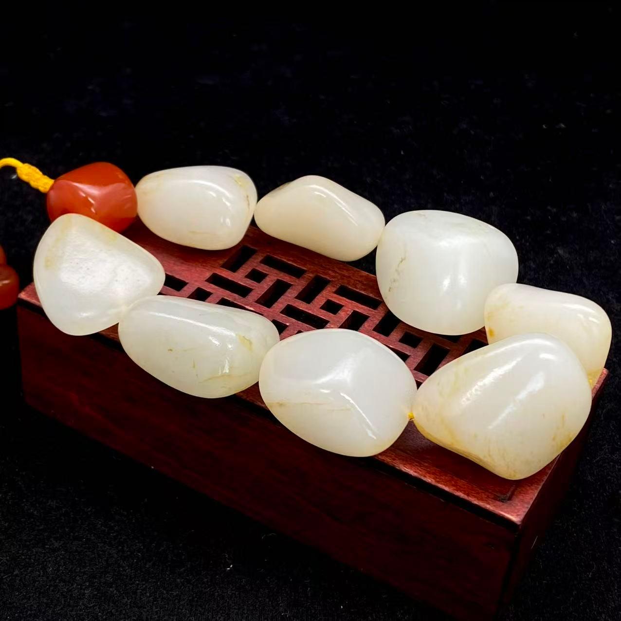 和田玉洒金皮籽料【精品手串】（103.9g）