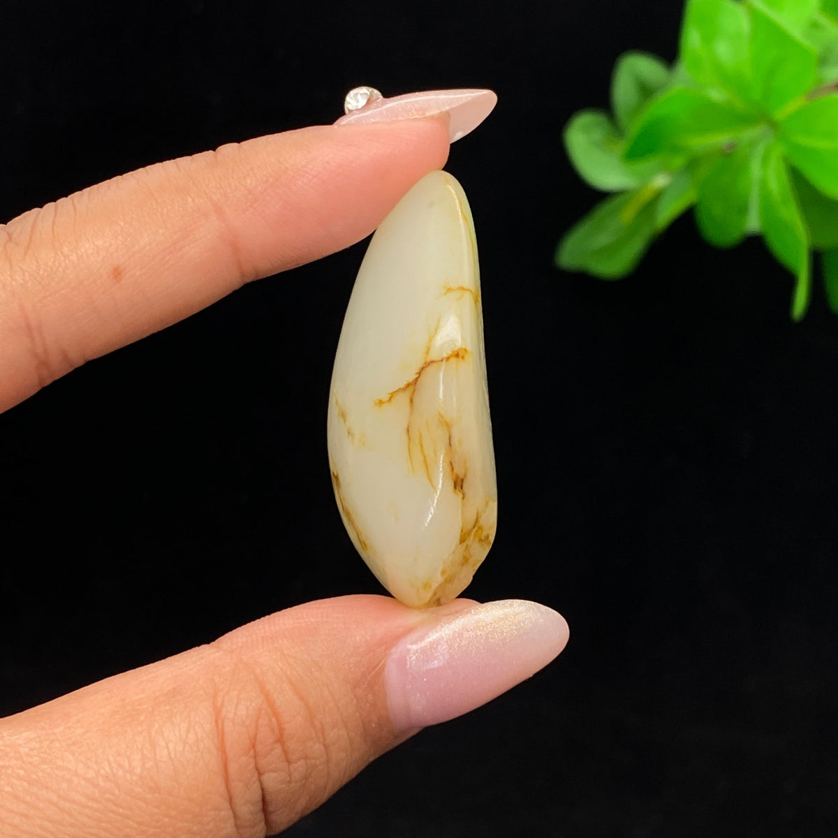 和田玉白玉带黄皮籽料挂件（27.3g）