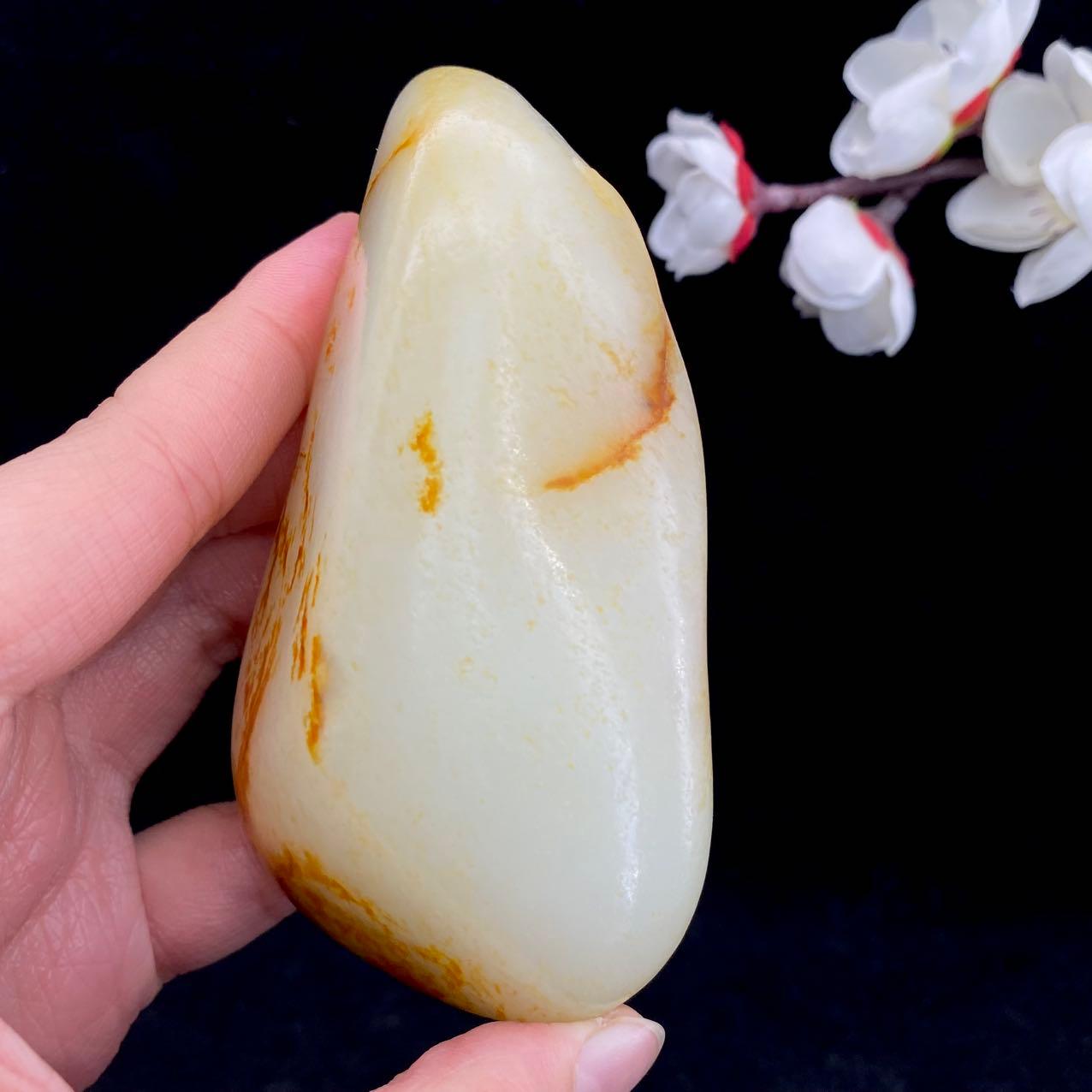 和田玉洒红皮籽料手把件（226g）