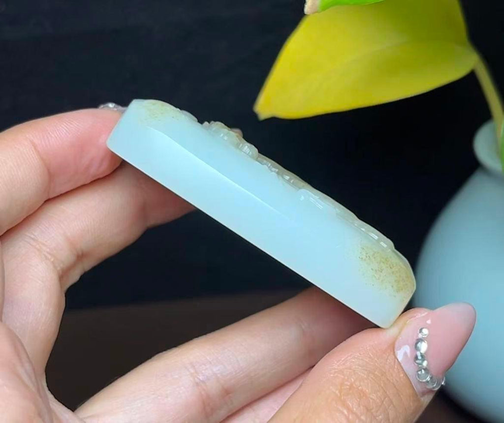 新疆和田玉且末糖羊脂玉上山虎（69.5g）