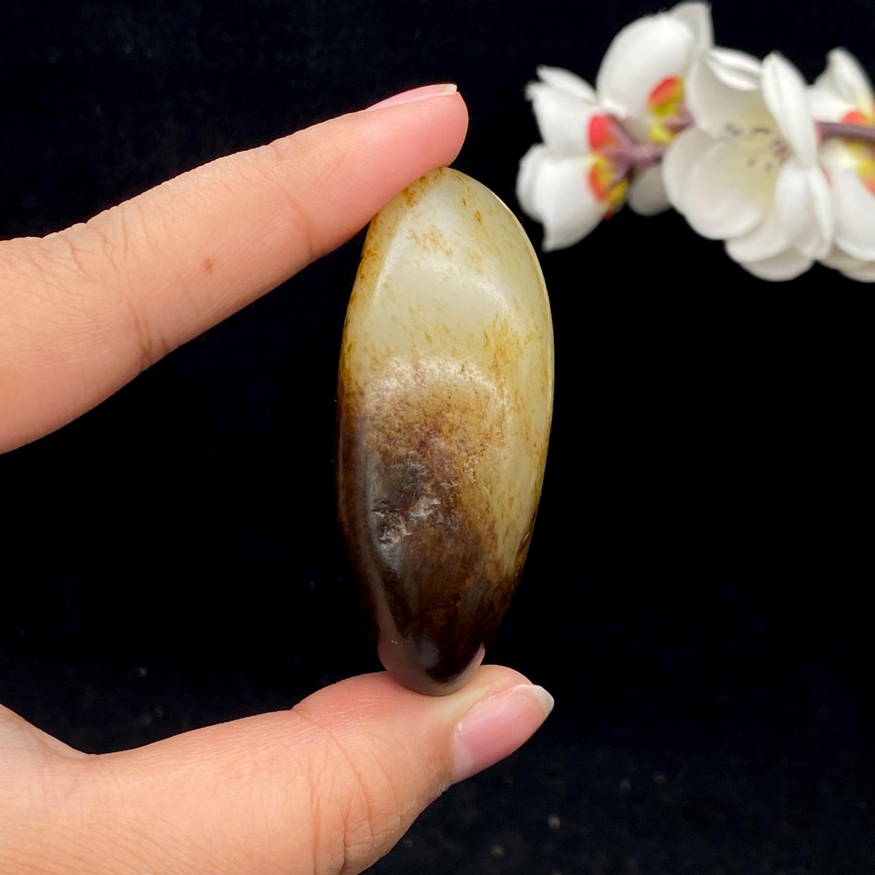 和田玉聚黑皮籽料大挂件（65.3g）