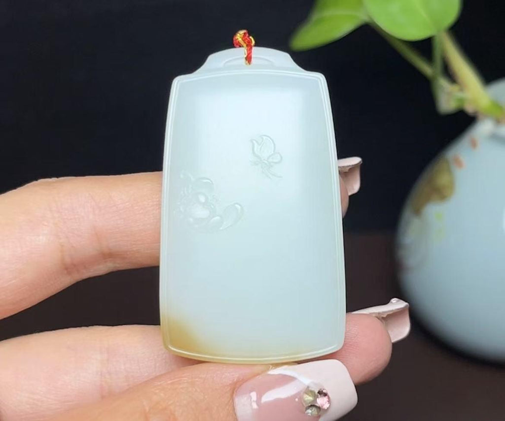 新疆和田玉且末料羊脂玉花开富贵平安牌（38.6g）