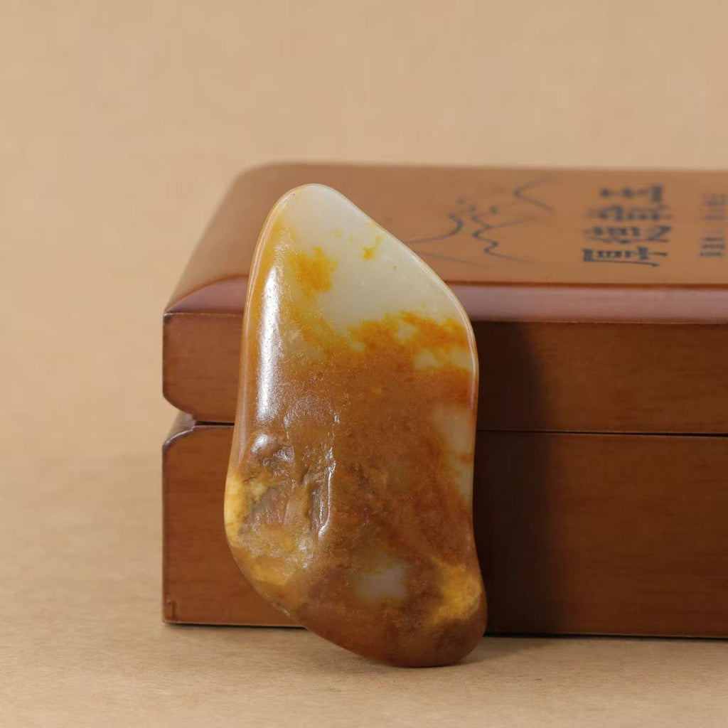 和田玉聚黄皮籽料手把件（71g）