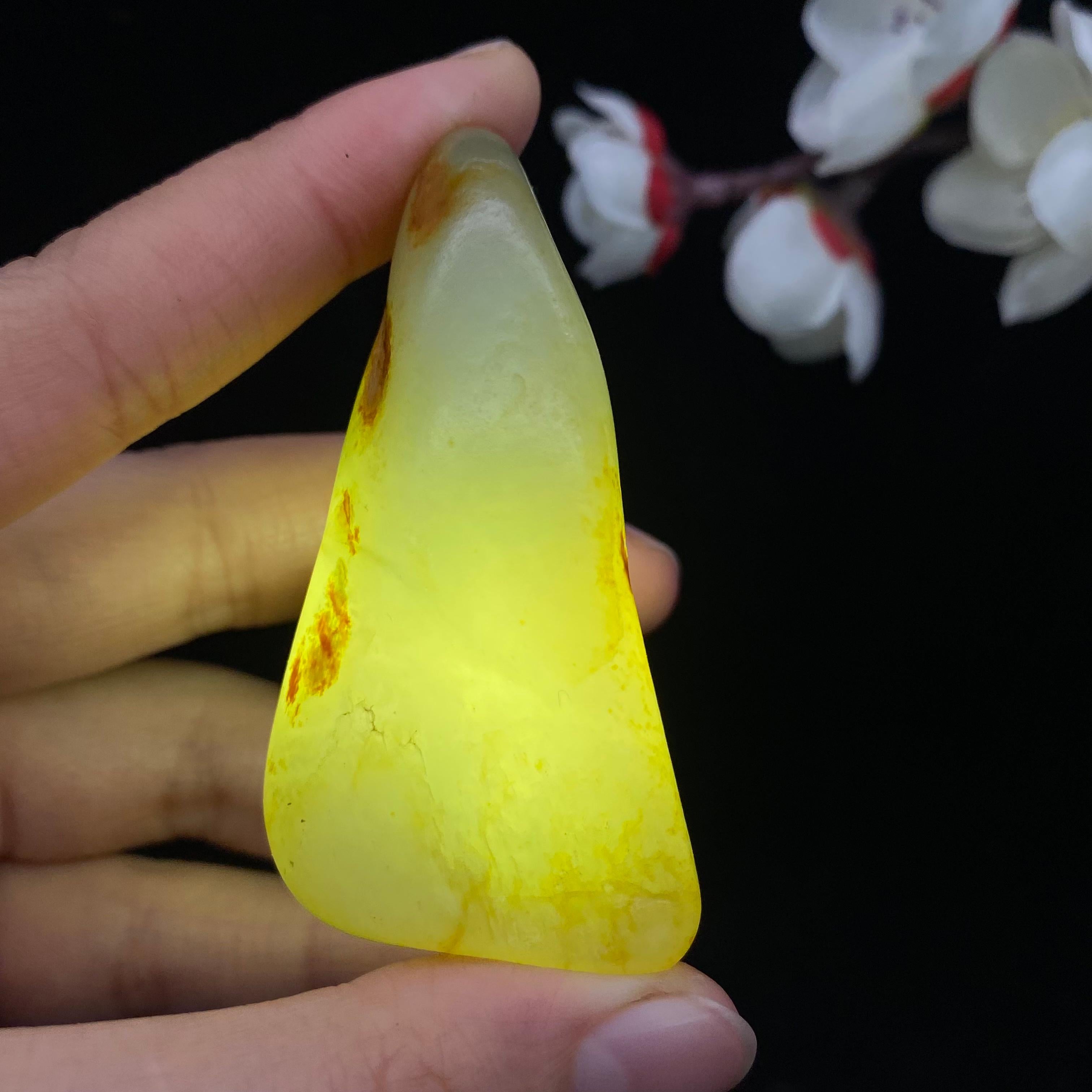 和田玉洒金皮籽料原石（64.5g）