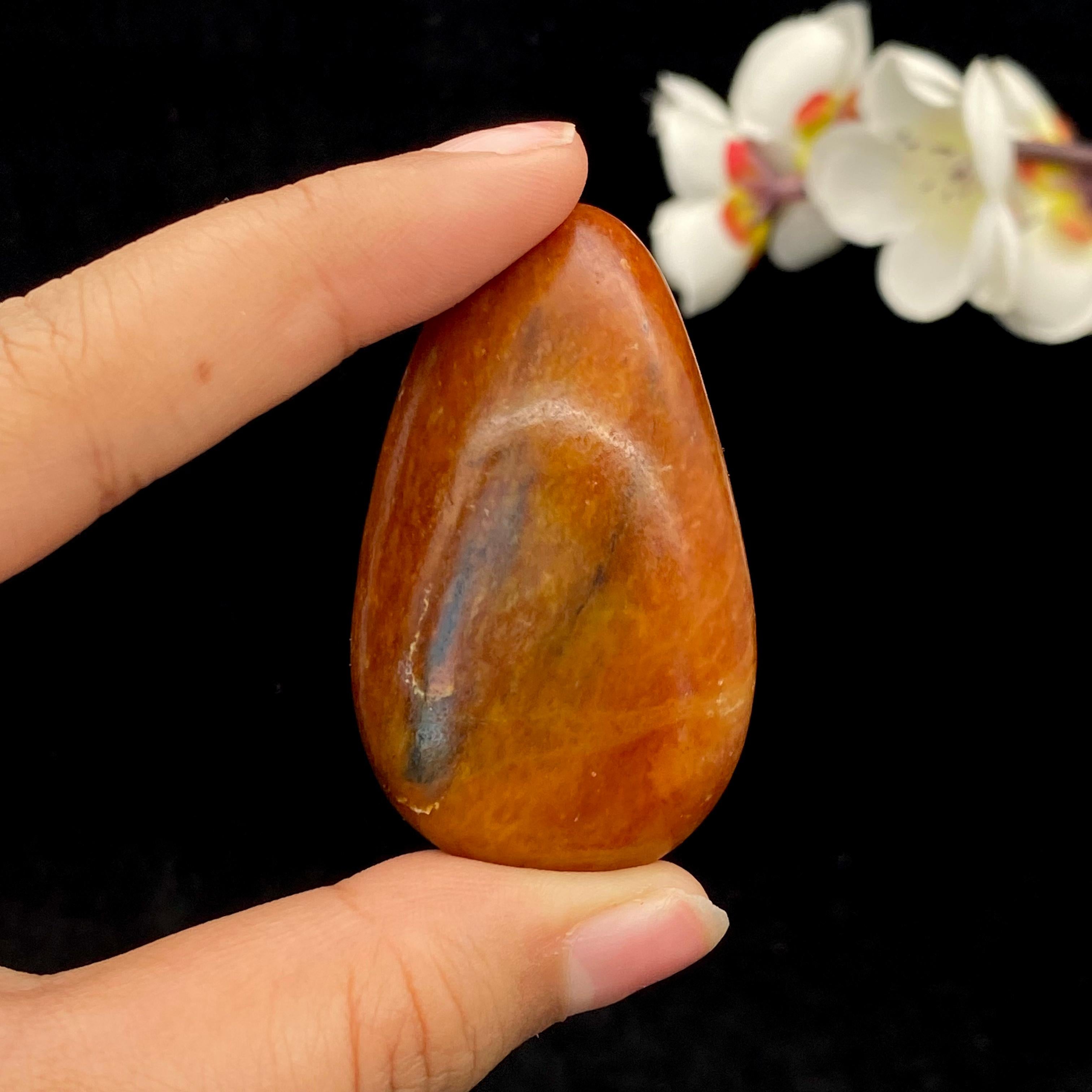 和田玉黄沁皮籽料原石（61.8g） – 厚德载玉