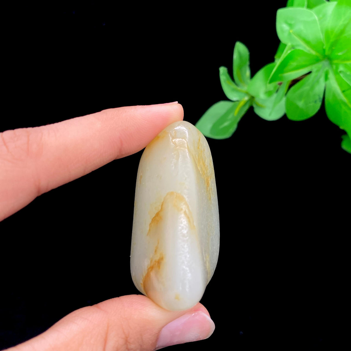 和田玉洒金皮籽料手把件（84.9g）