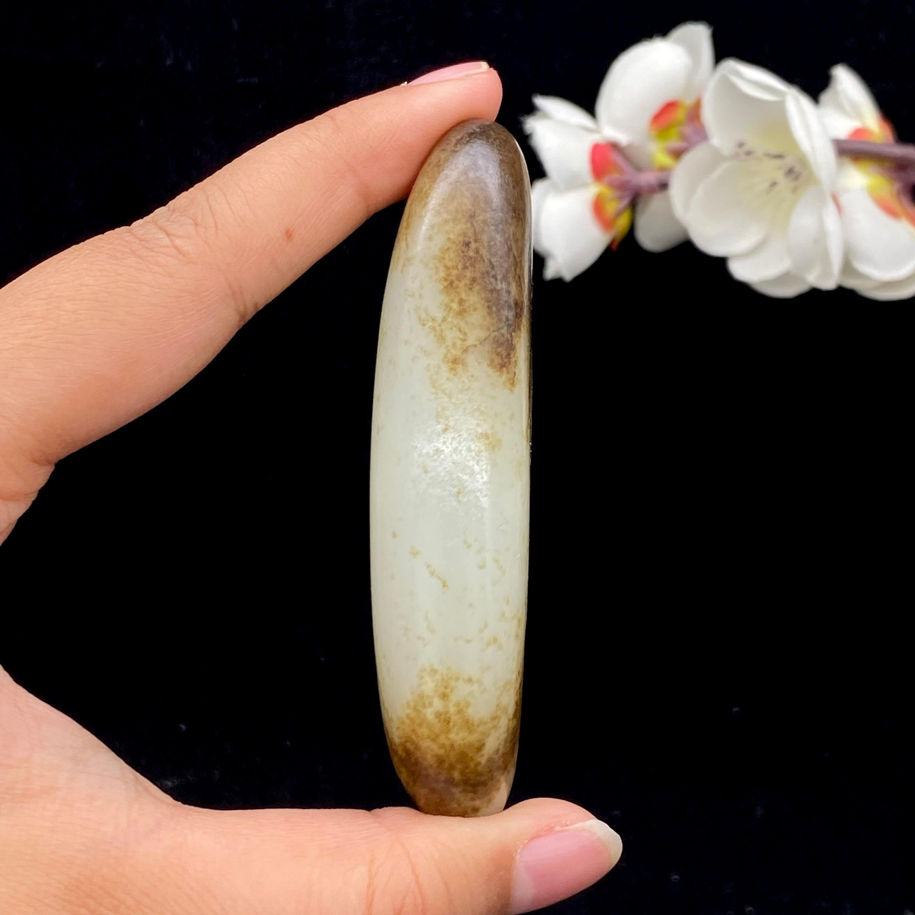 和田玉秋梨皮籽料手把件（108.7g）