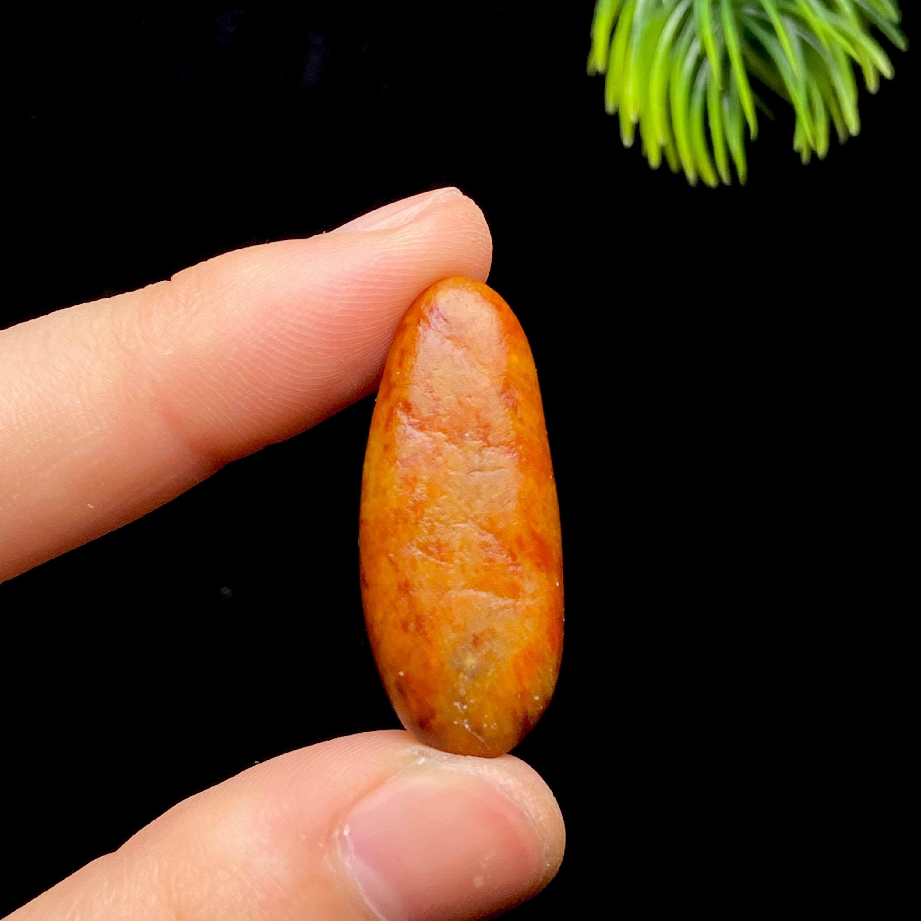 【超值推荐】和田玉红皮籽料（5.4g）