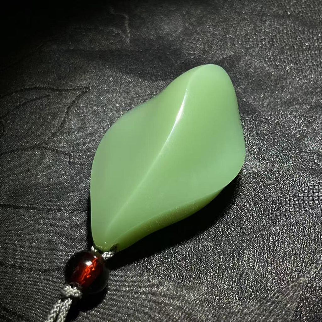 和田玉碧玉随形粉绿吊坠（25.6g）