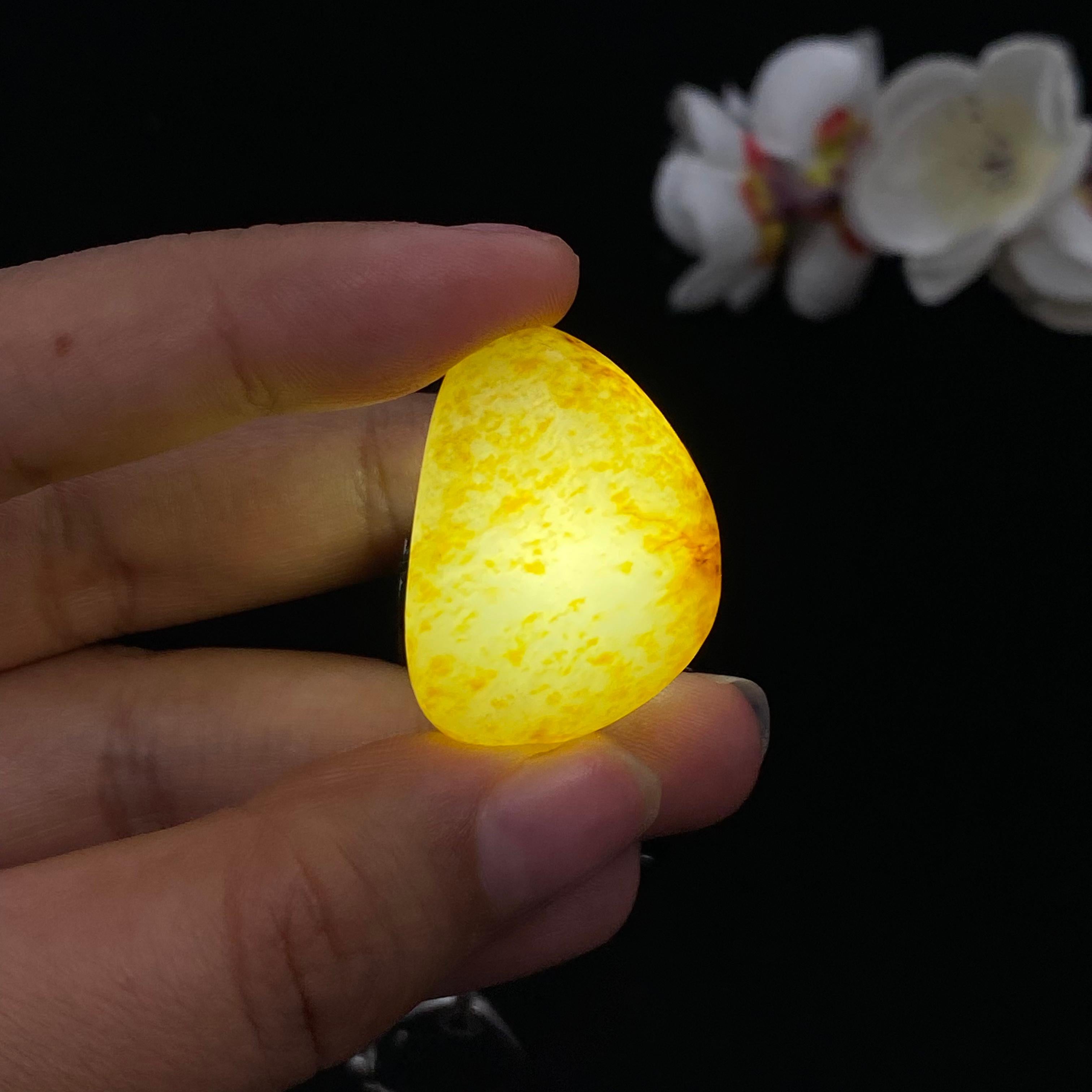 和田玉洒金皮青花底籽料吊坠籽（13.9g）