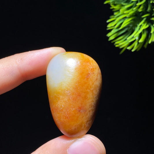 和田玉黄沁籽料原石（22.8g）