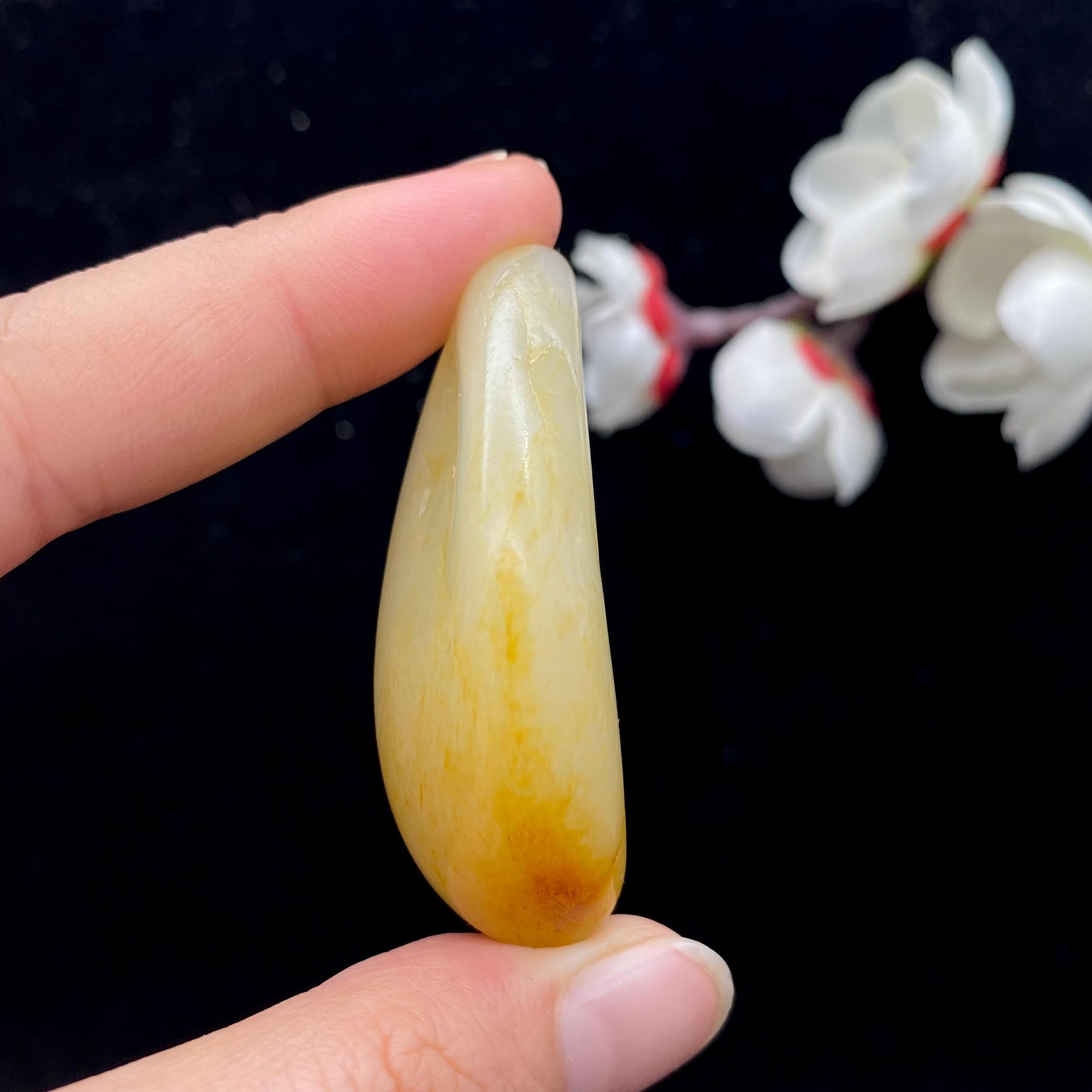 何和田玉洒金皮籽料挂件（35.2g）