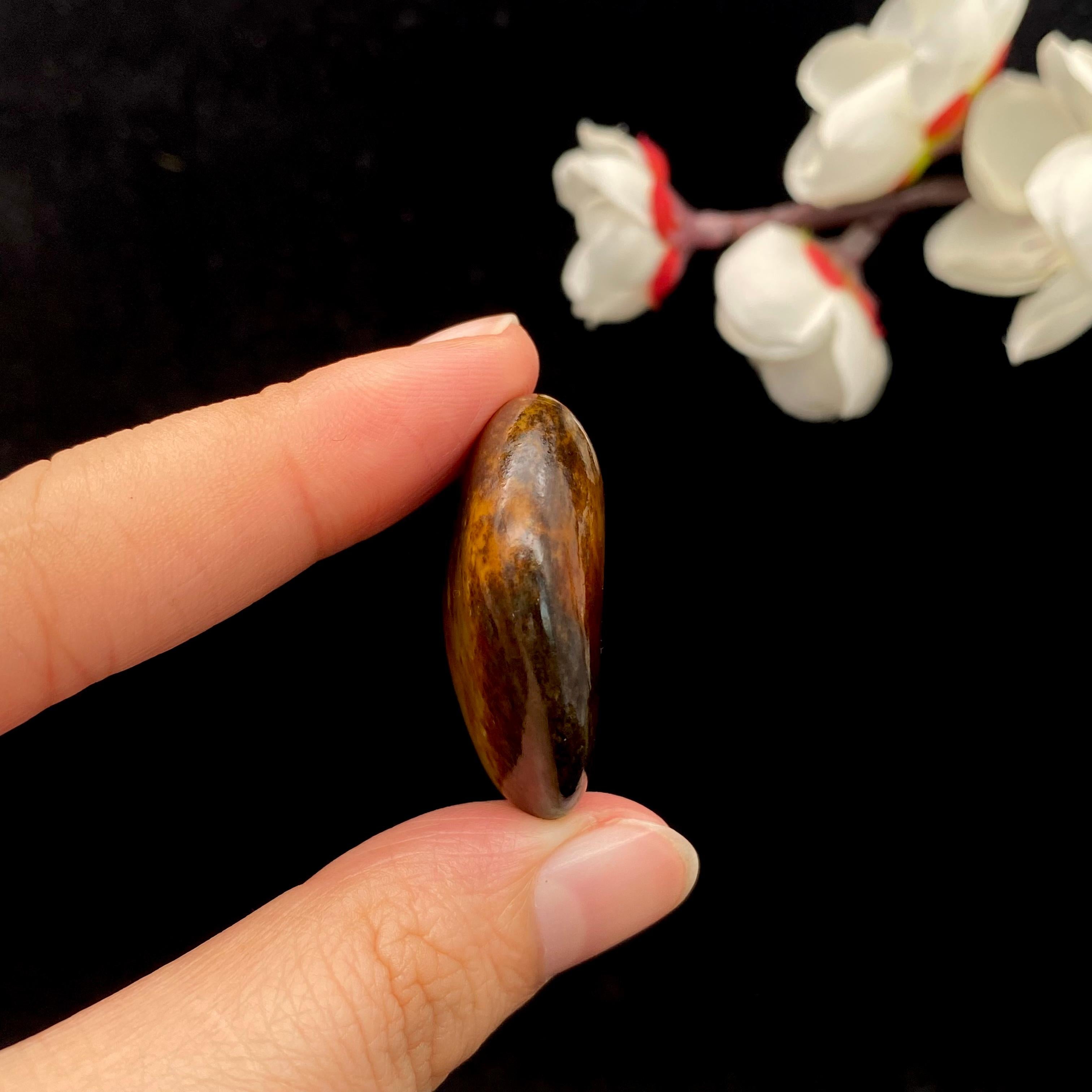 和田玉聚红皮籽料原石（13.8g）